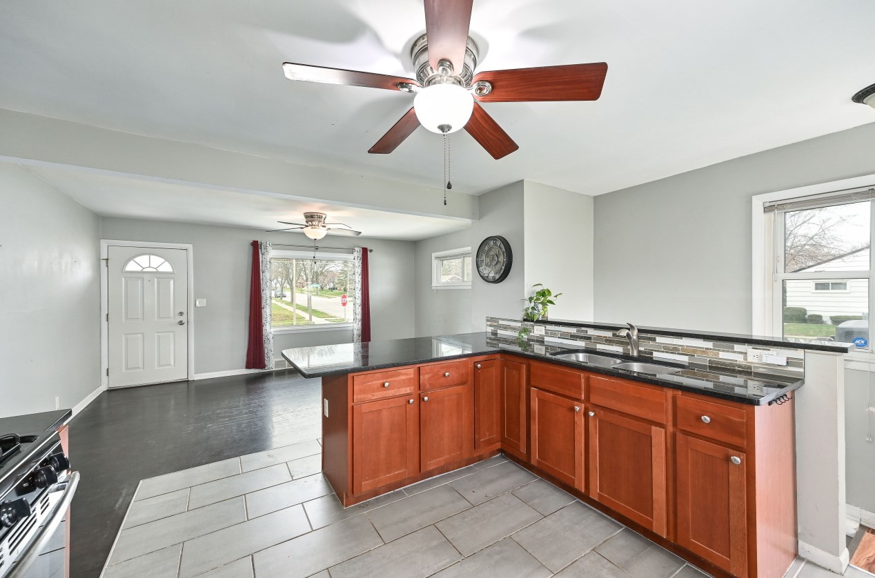 7130 Carmen Ave, Milwaukee WI  53218-2220 exterior