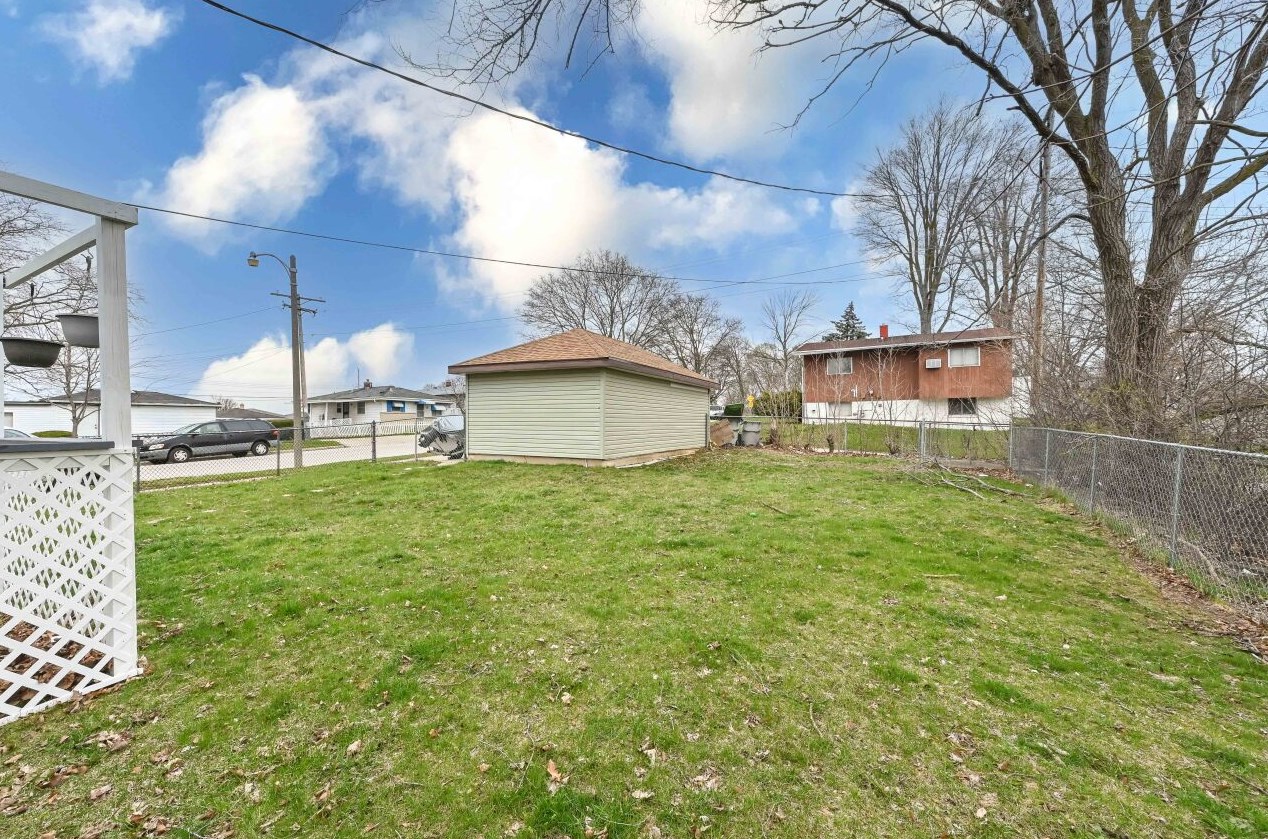7130 Carmen Ave, Milwaukee WI  53218-2220 exterior