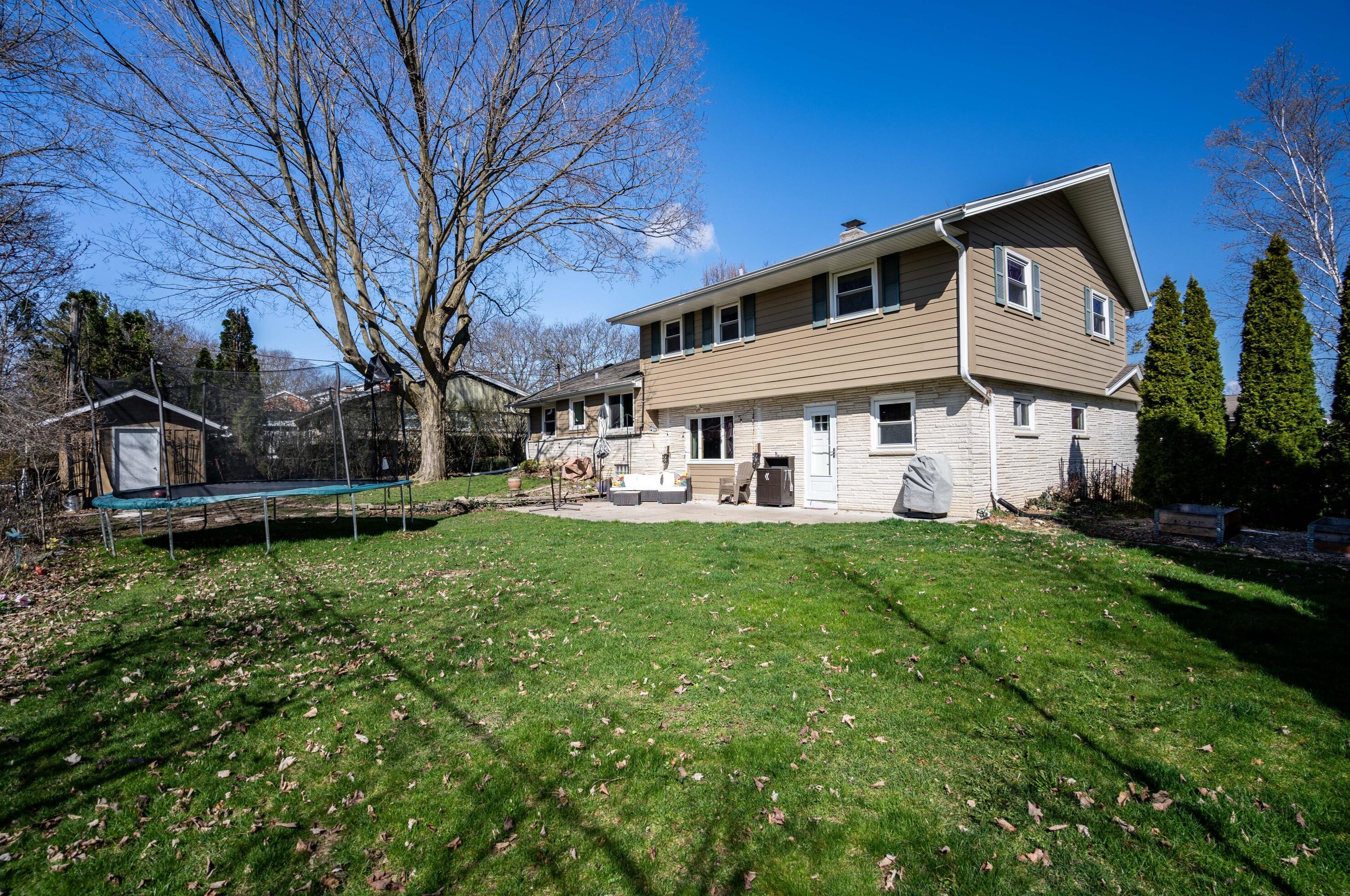 11907 Ohio Ave, Milwaukee WI 53207-2859 exterior