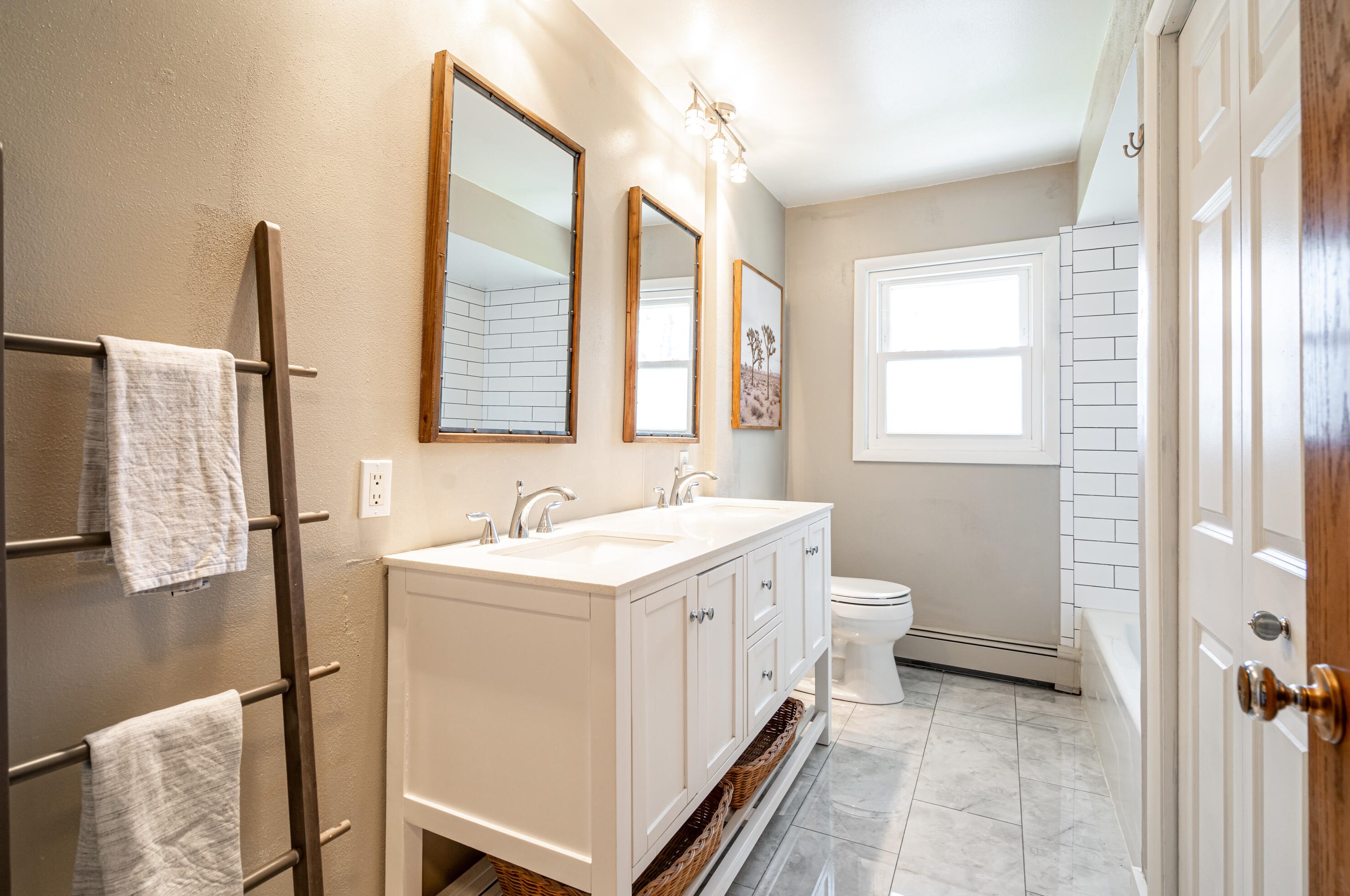 11907 Ohio Ave, Milwaukee WI 53207-2859 exterior