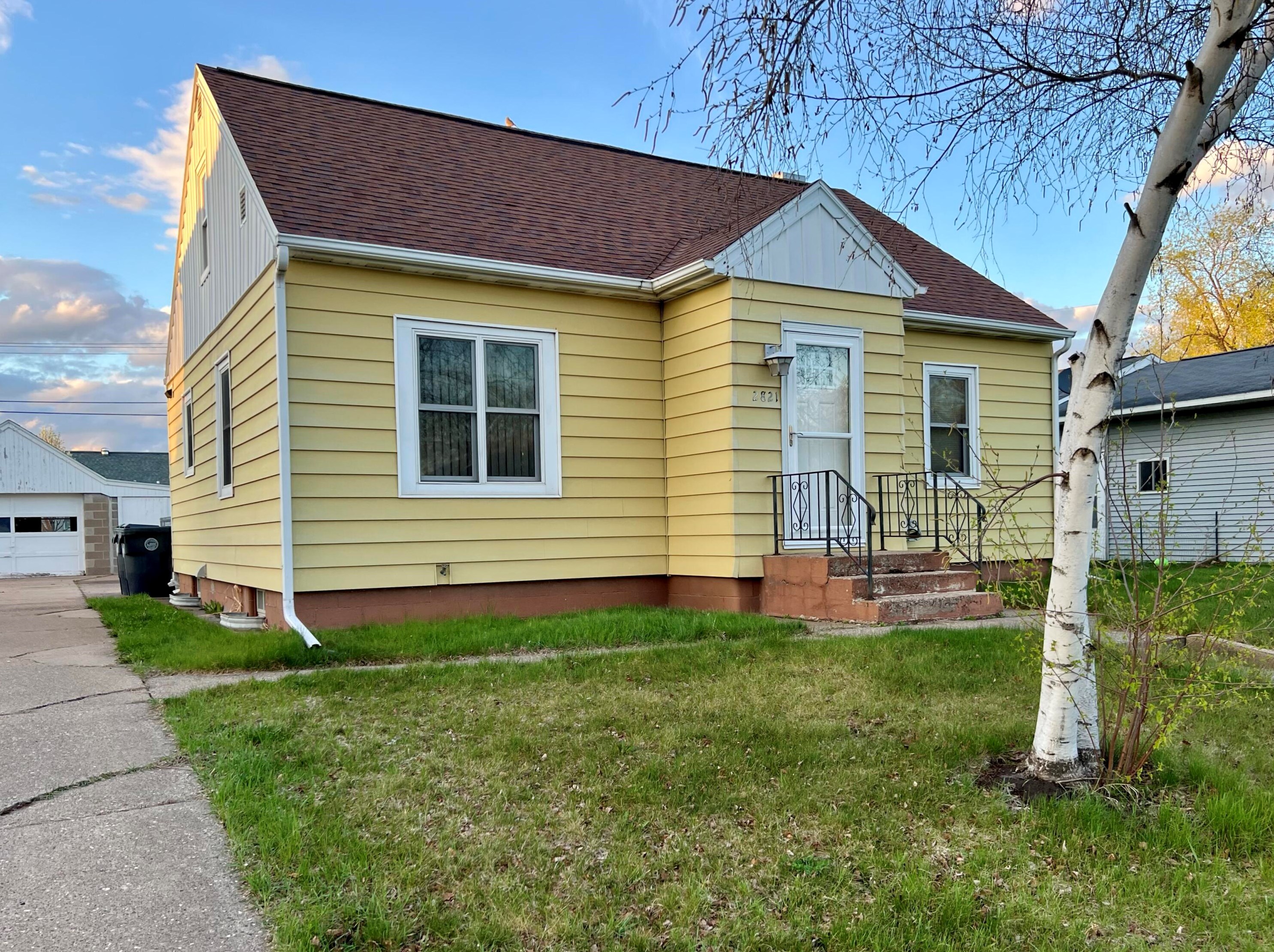 2821 James St, La Crosse WI  54601-7664 exterior