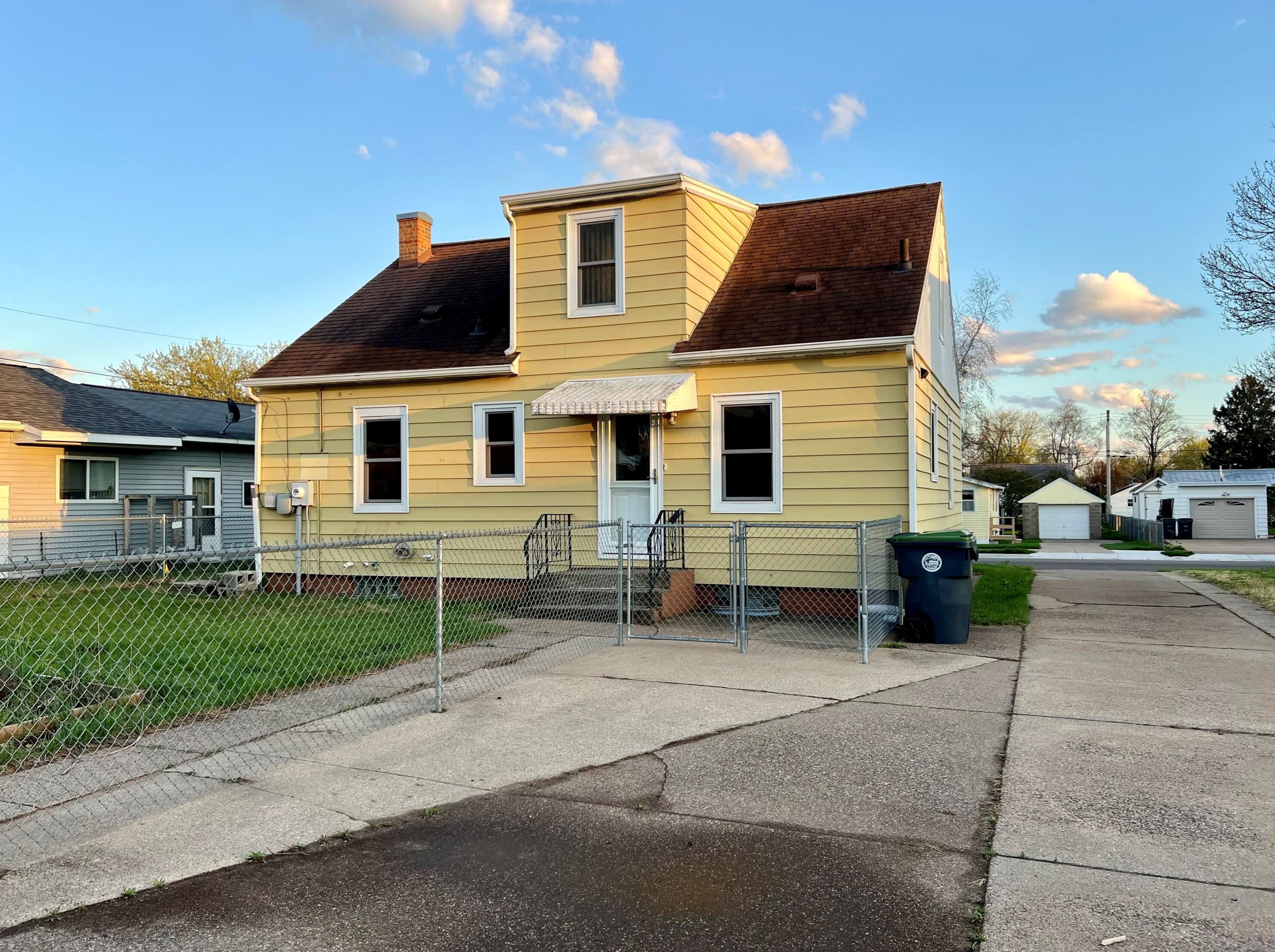 2821 James St, La Crosse WI  54601-7664 exterior