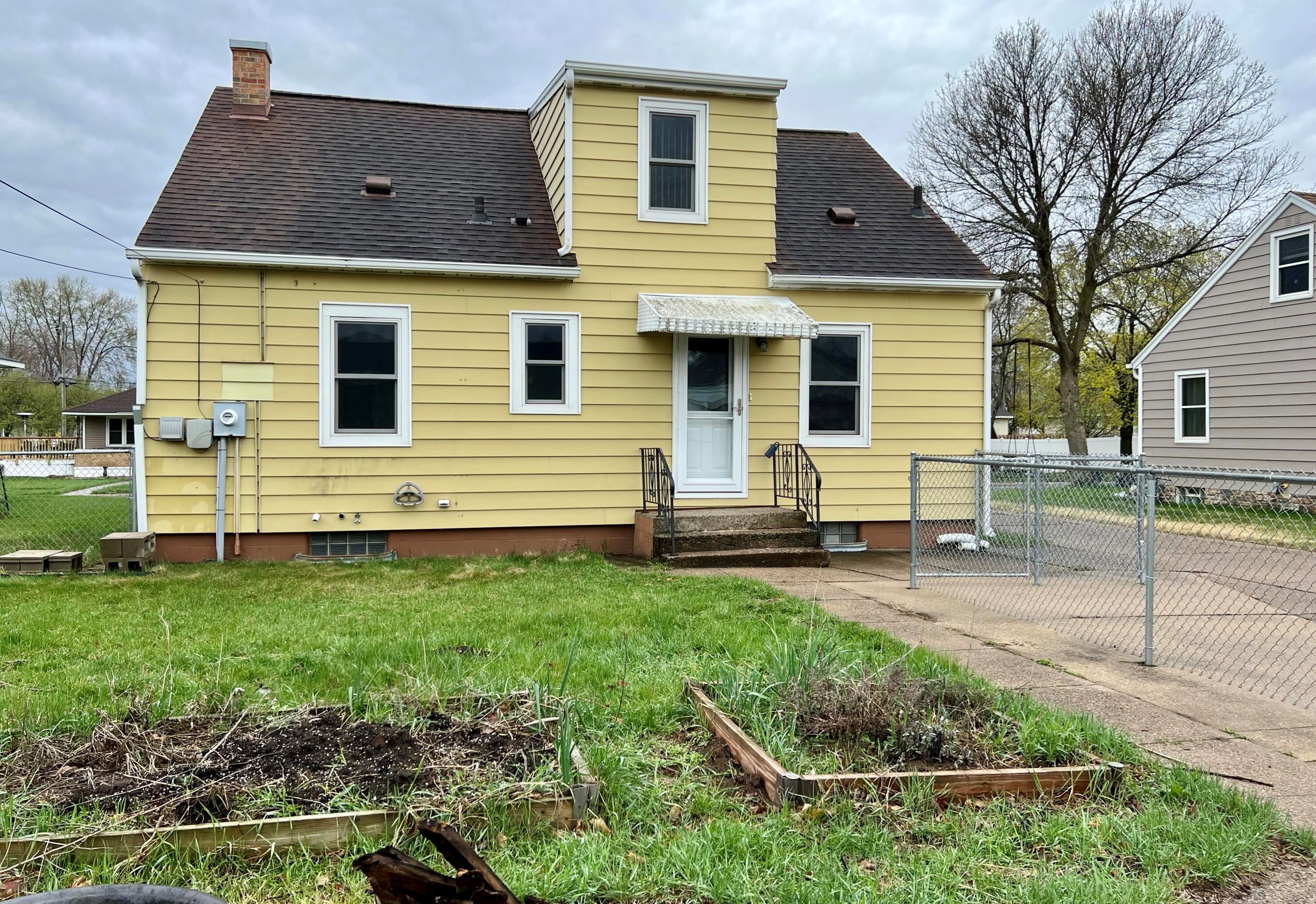 2821 James St, La Crosse WI  54601-7664 exterior