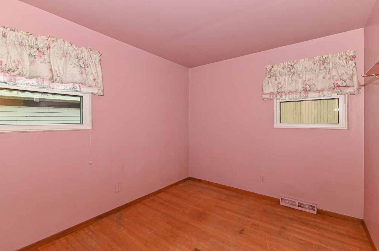 5594 Honey Crk Dr, Milwaukee WI 53221-4014 exterior