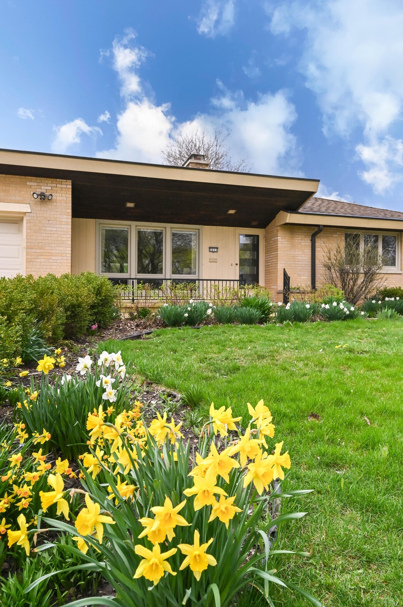 3213 104, Milwaukee WI 53222-3323 exterior