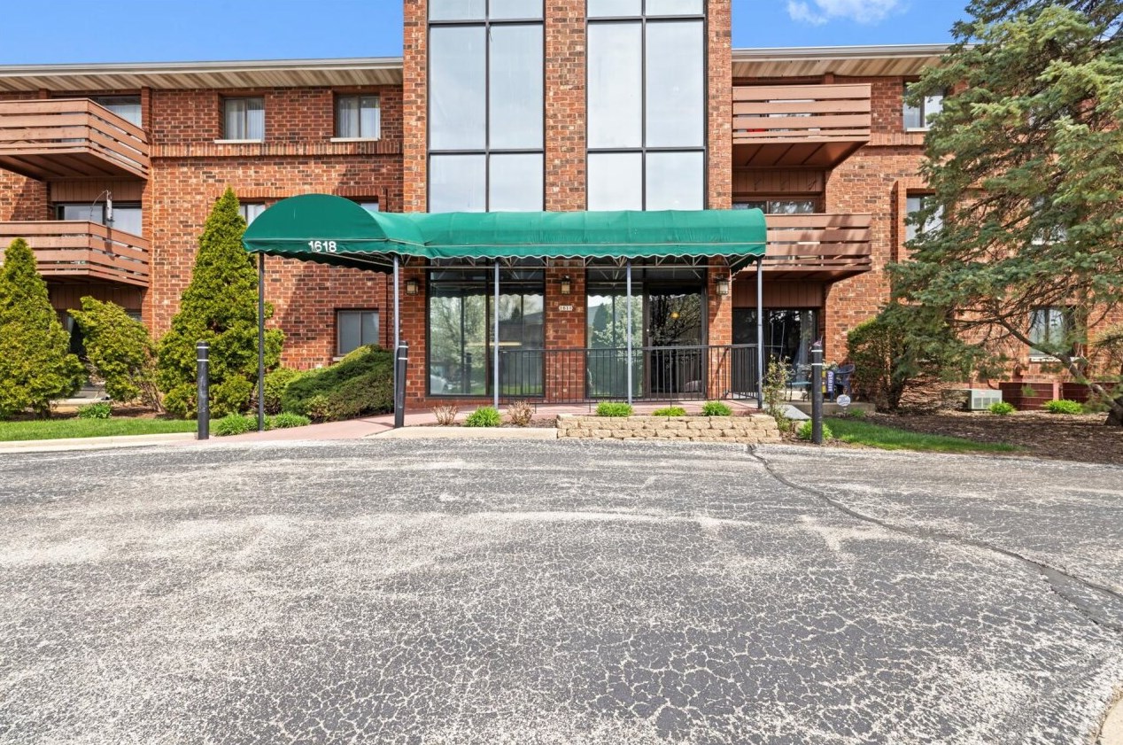 1618 115th Ct, Milwaukee WI 53214-3723 exterior