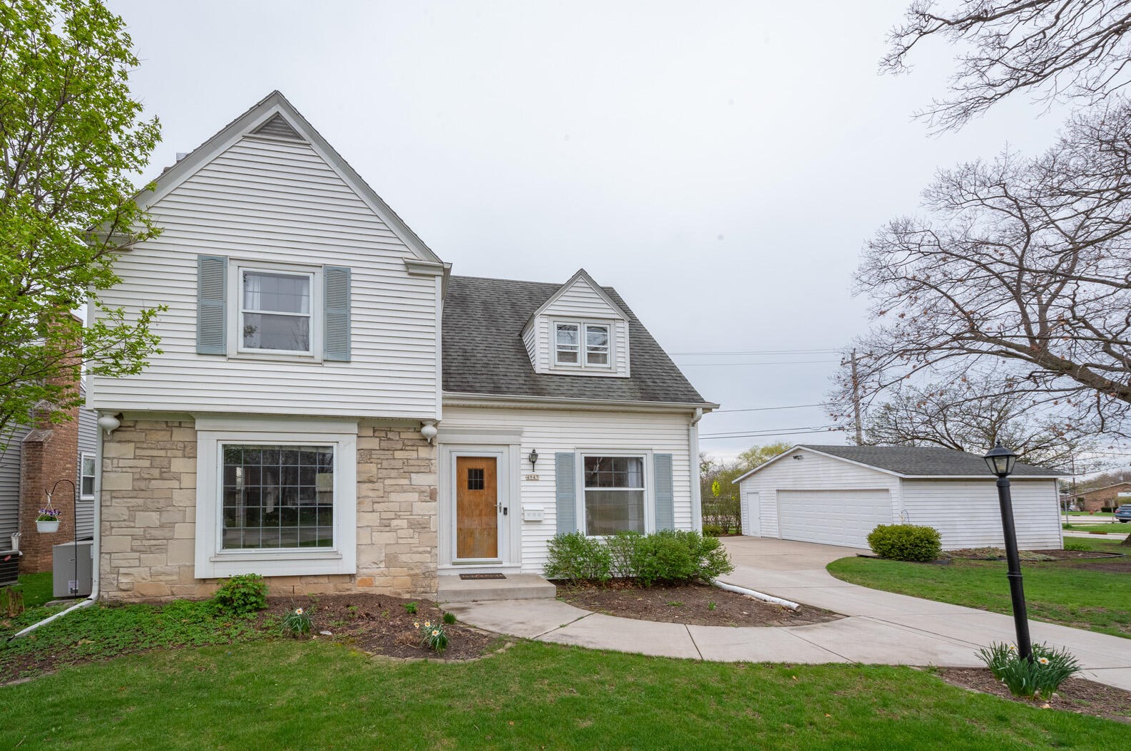 4947 Vollmer Ave, Milwaukee WI 53219-4552 exterior