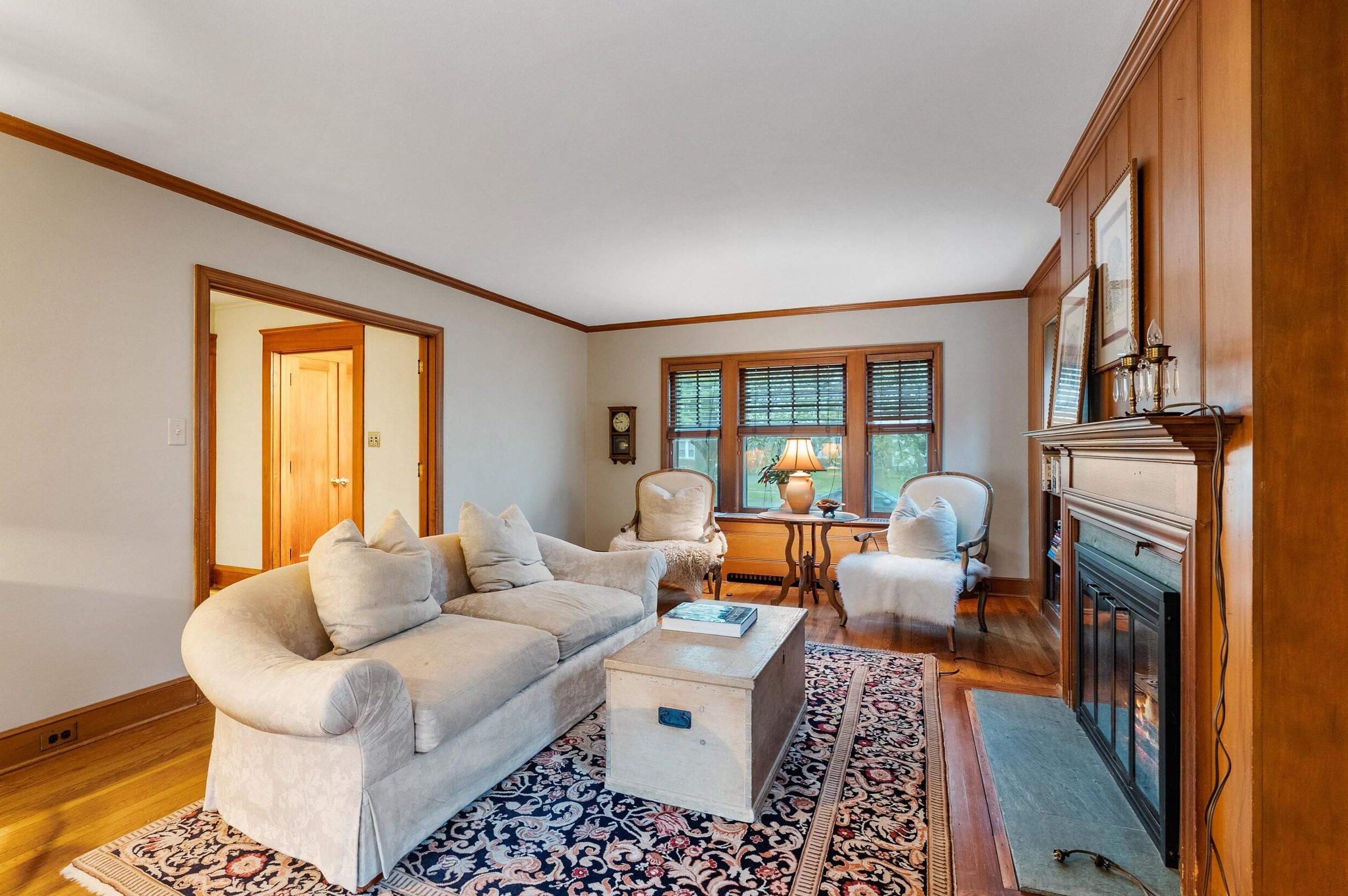 3467 Hackett Ave, Milwaukee WI 53211-2638 exterior