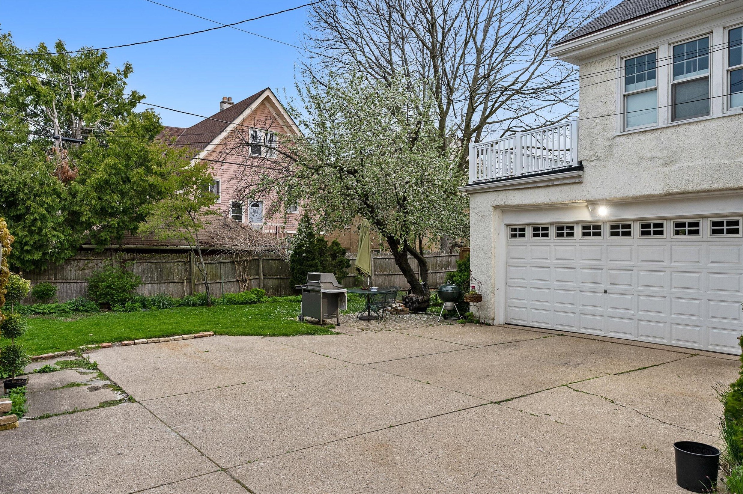 3467 Hackett Ave, Milwaukee WI 53211-2638 exterior