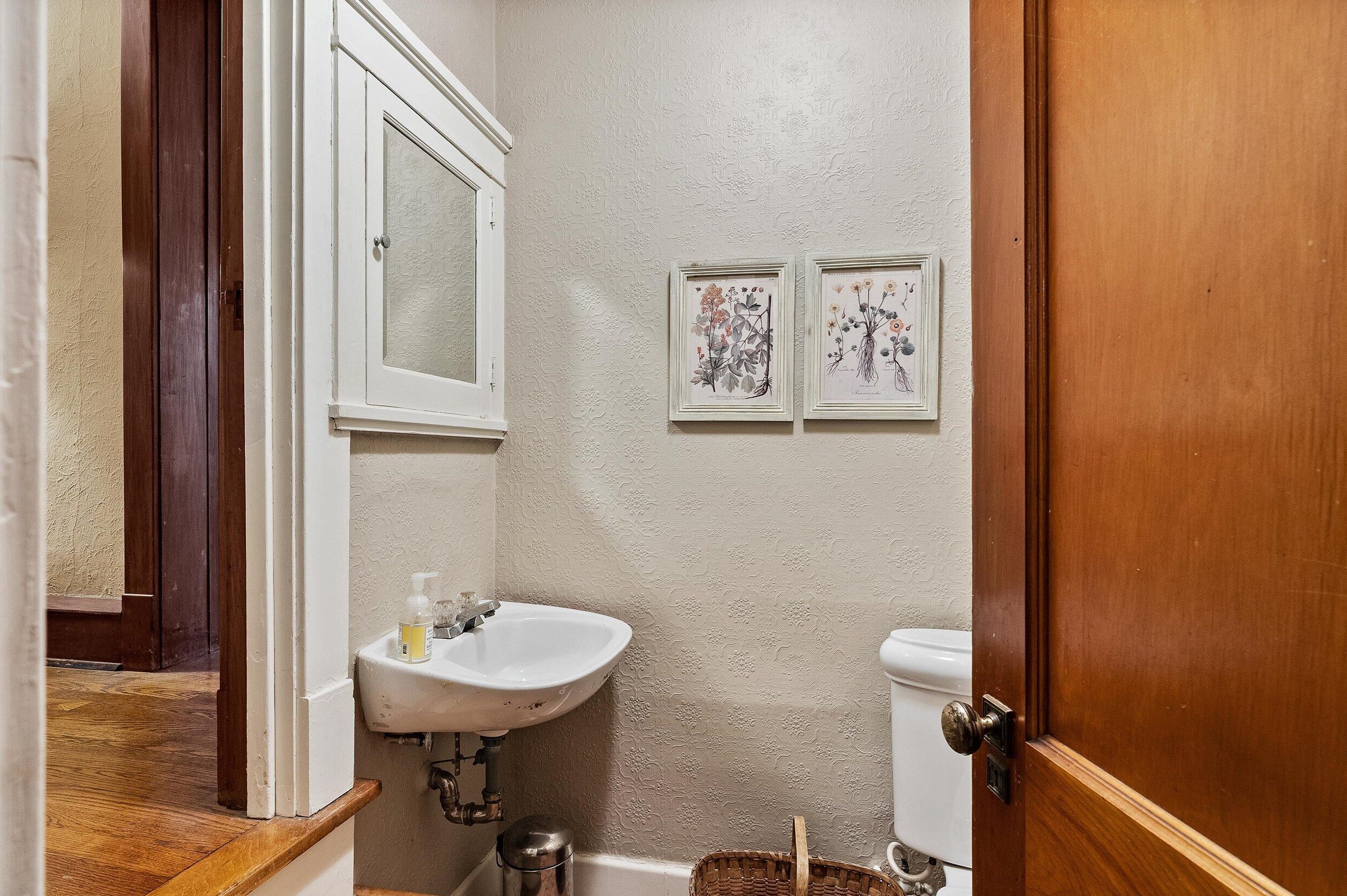 3467 Hackett Ave, Milwaukee WI 53211-2638 exterior