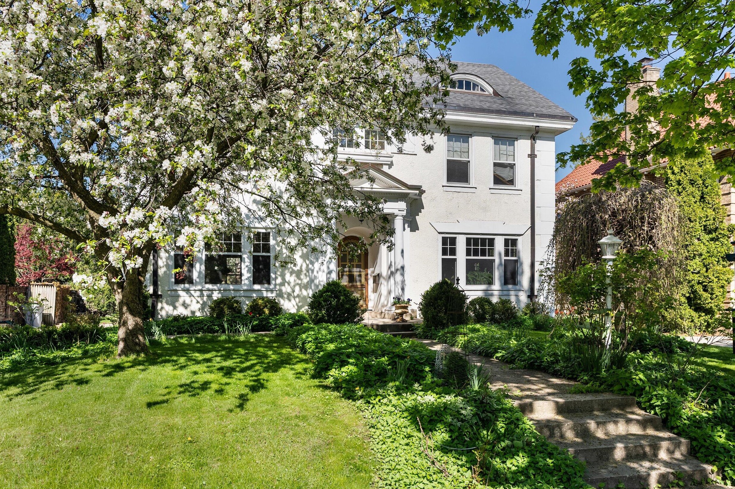 3467 Hackett Ave, Milwaukee WI 53211-2638 exterior