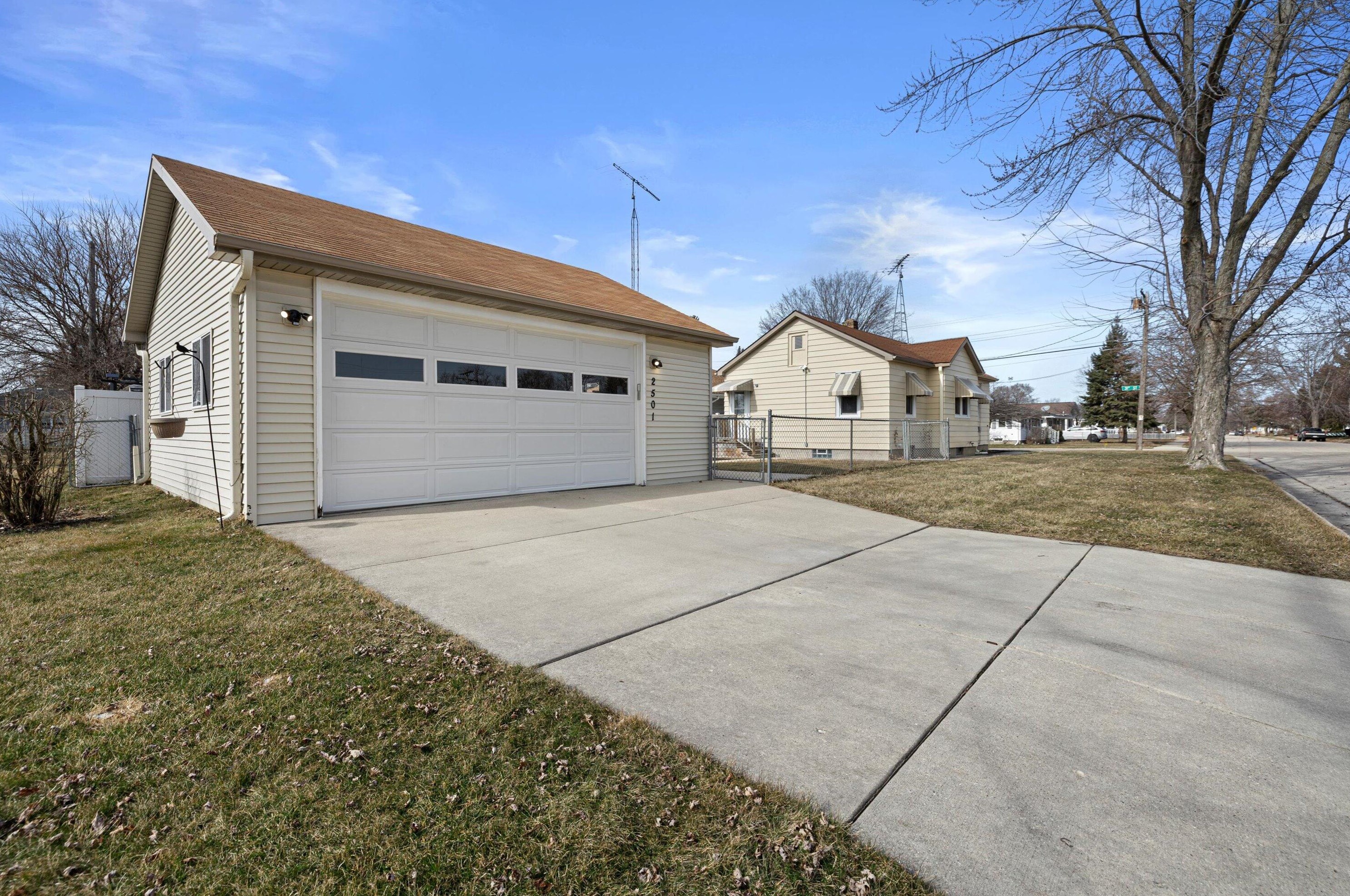 2501 31st St, Kenosha WI  53140-2176 exterior