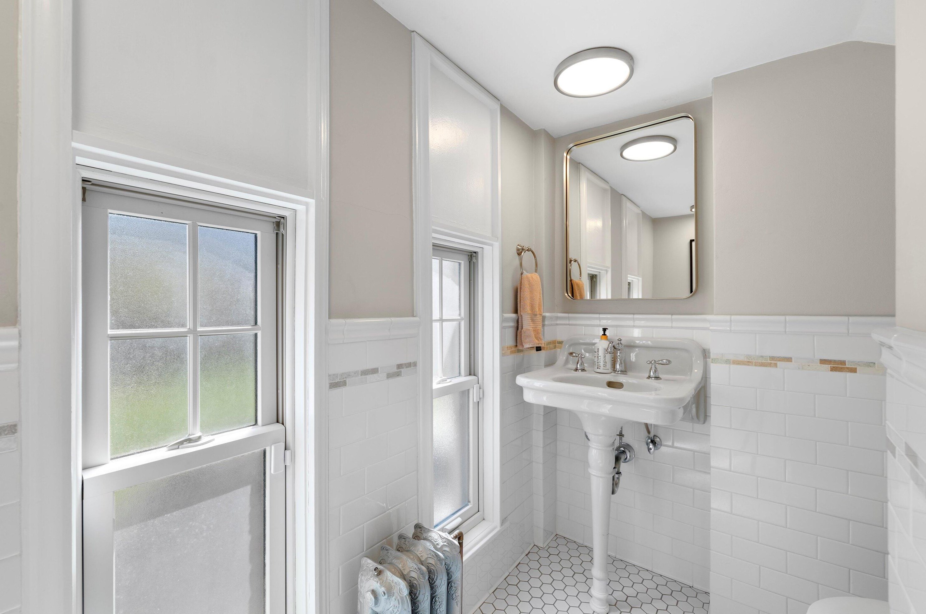 3004 Hackett Ave, Milwaukee WI 53211-3444 exterior