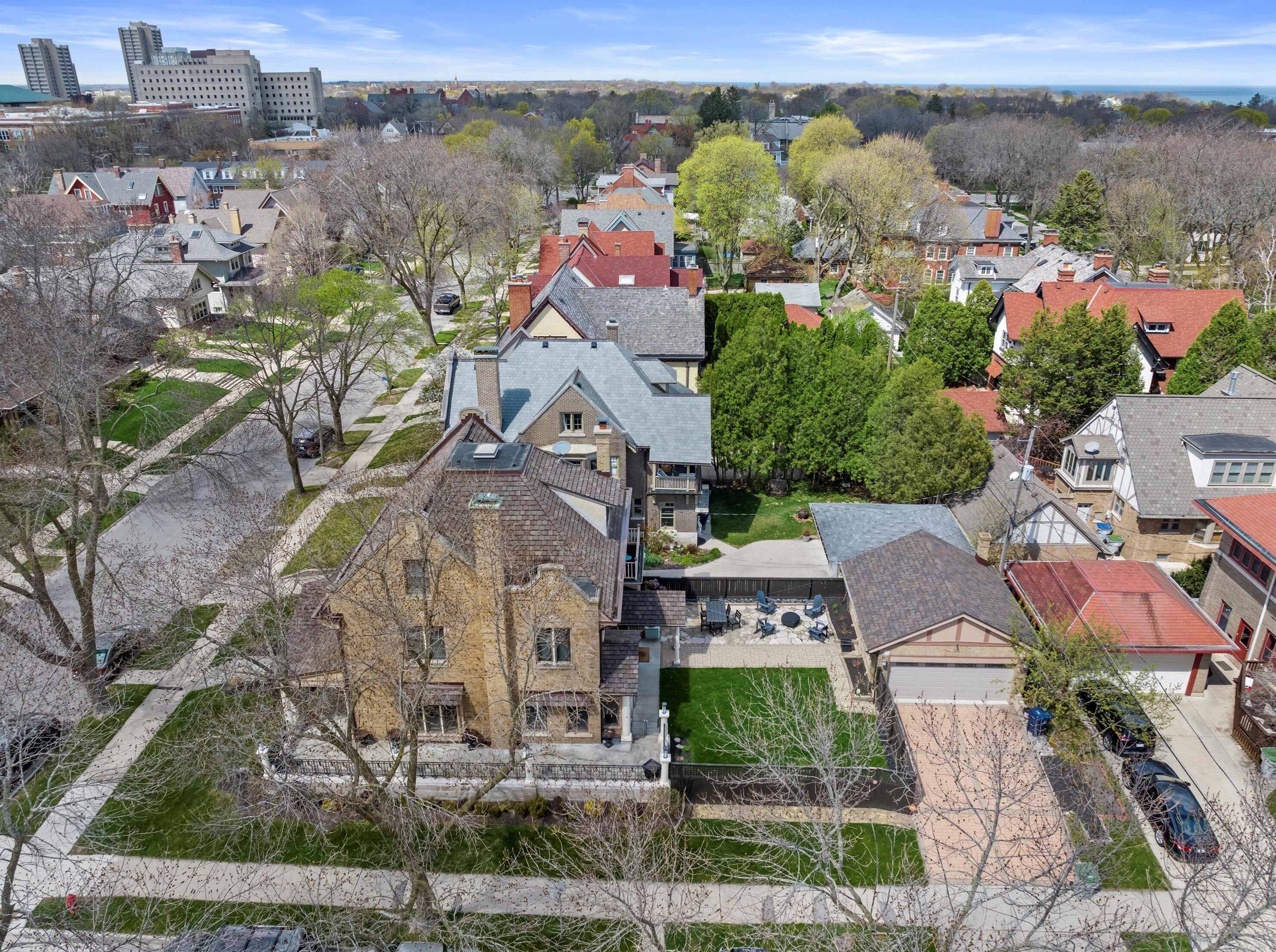 3004 Hackett Ave, Milwaukee WI 53211-3444 exterior