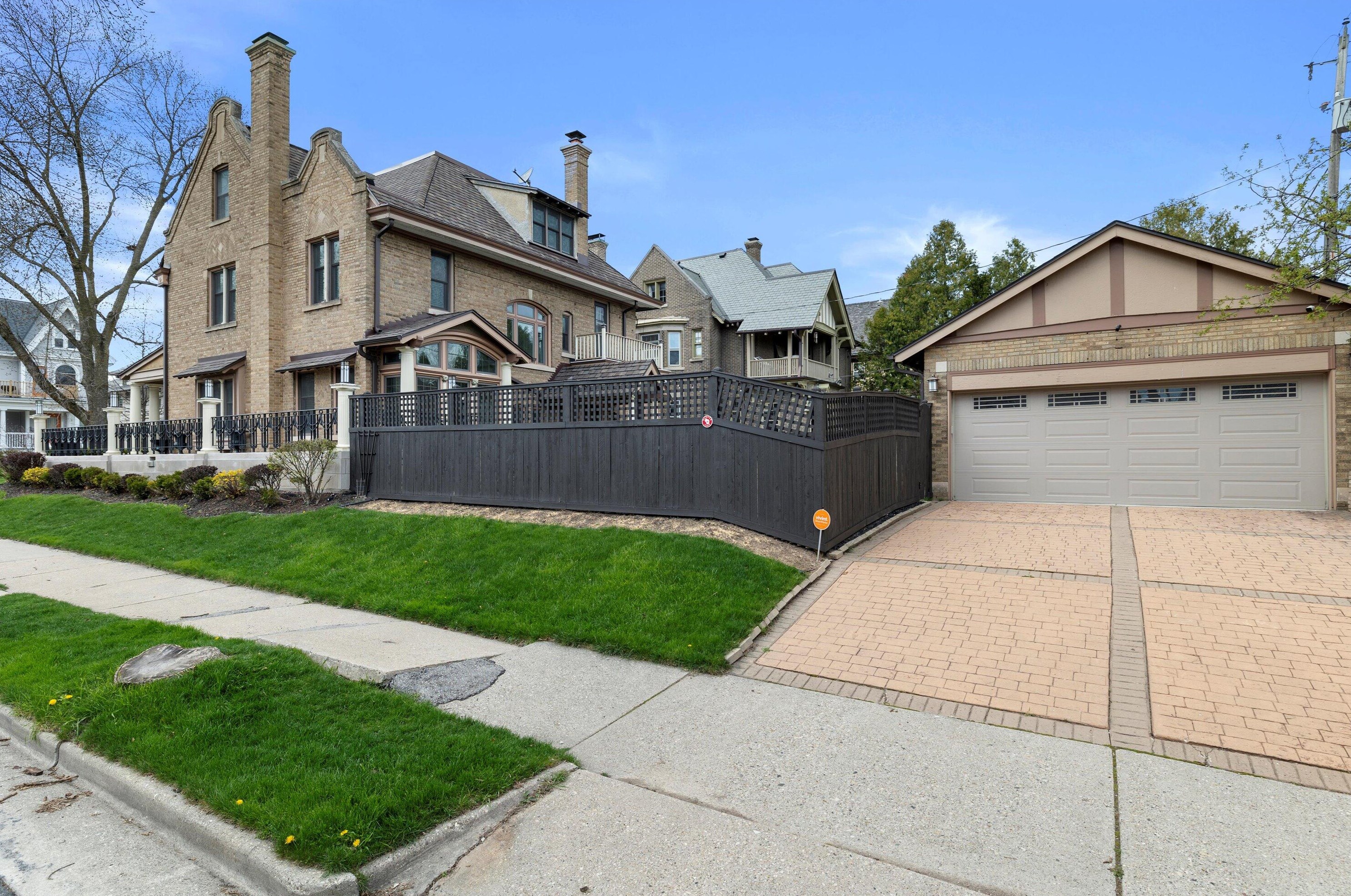 3004 Hackett Ave, Milwaukee WI 53211-3444 exterior