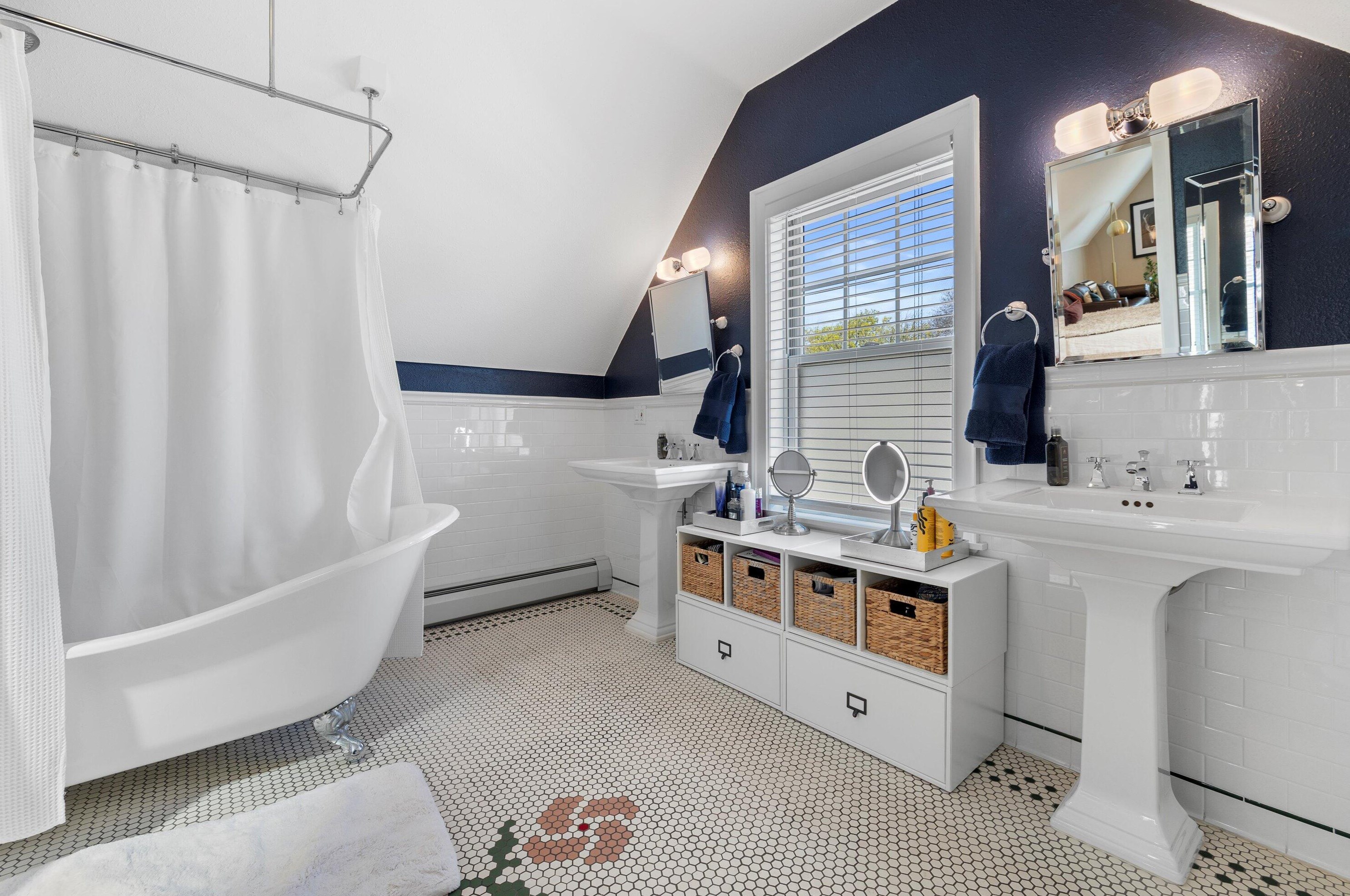 3004 Hackett Ave, Milwaukee WI 53211-3444 exterior