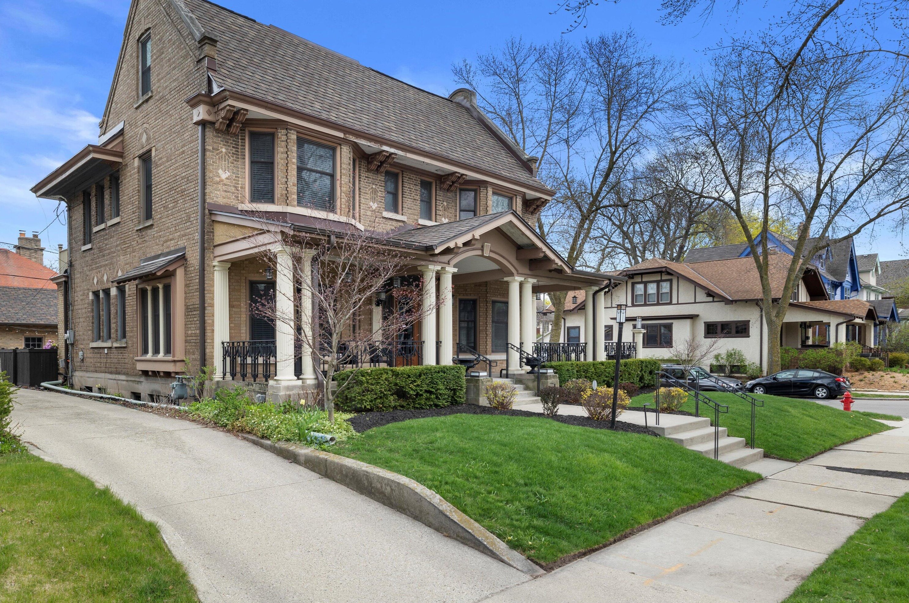 3004 Hackett Ave, Milwaukee WI 53211-3444 exterior