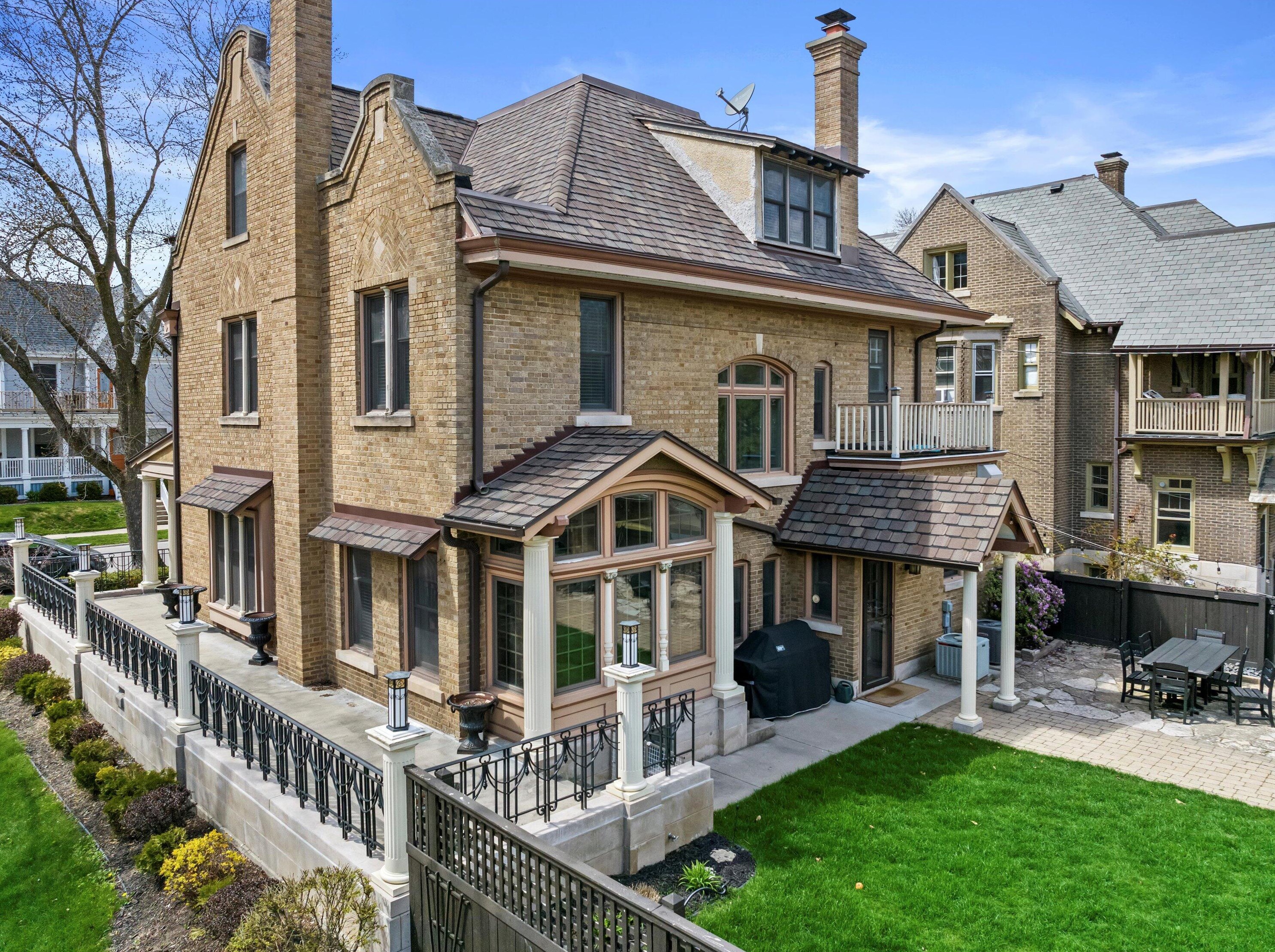 3004 Hackett Ave, Milwaukee WI 53211-3444 exterior