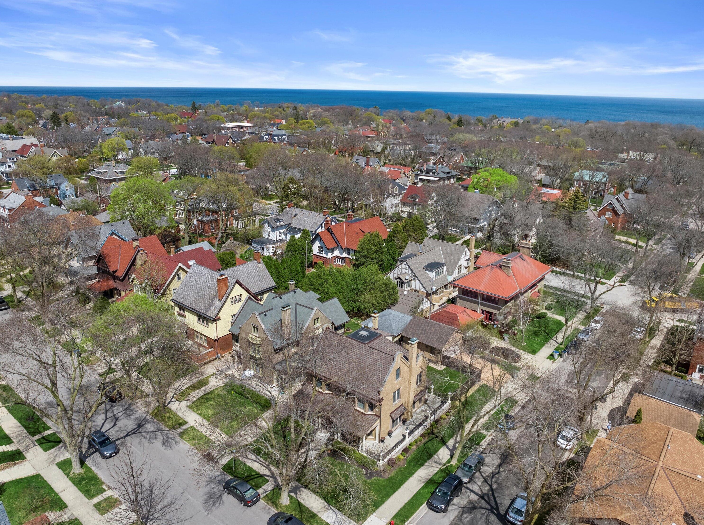 3004 Hackett Ave, Milwaukee WI 53211-3444 exterior