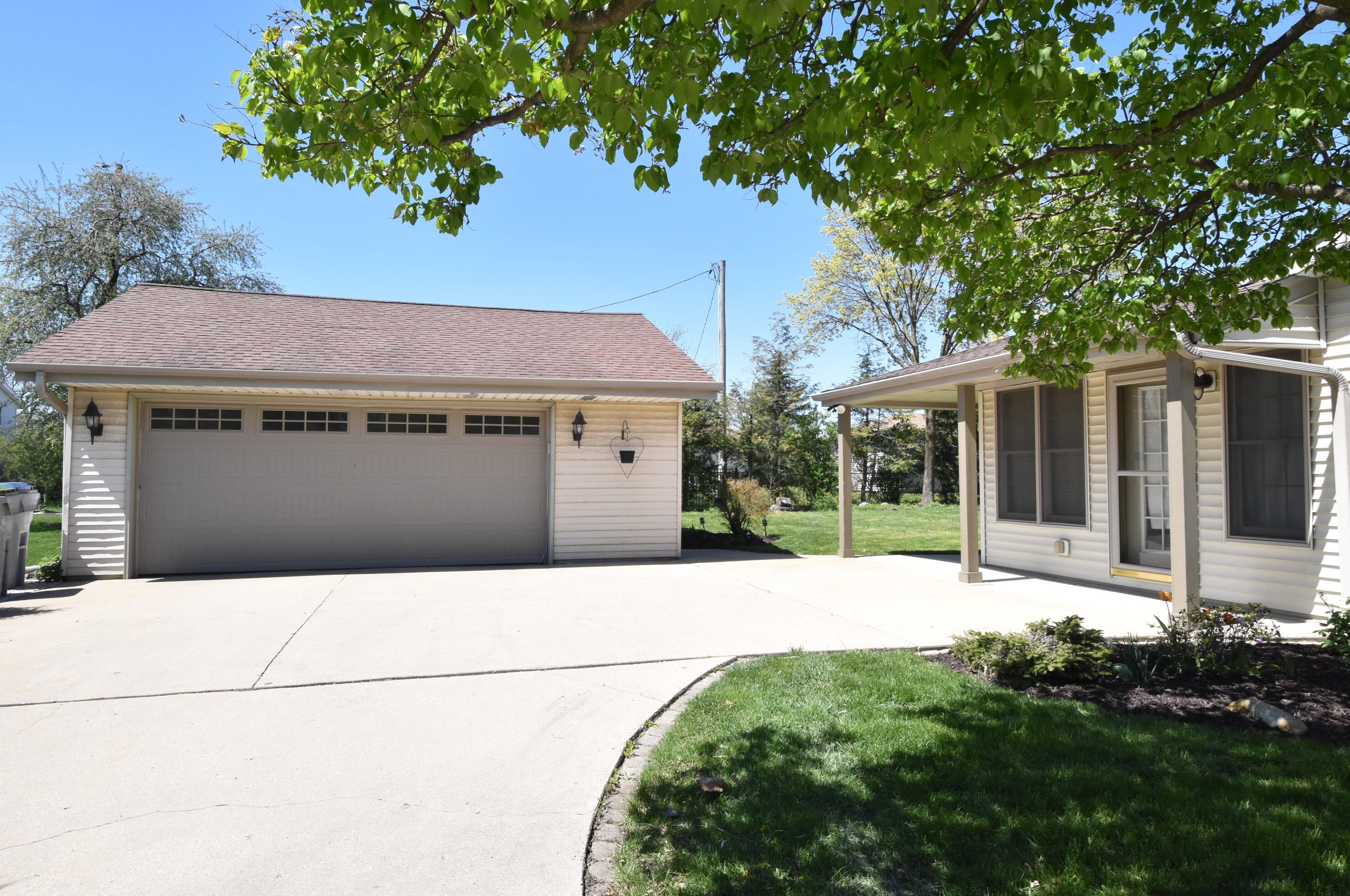 5449 25th St, Milwaukee WI  53221-3715 exterior