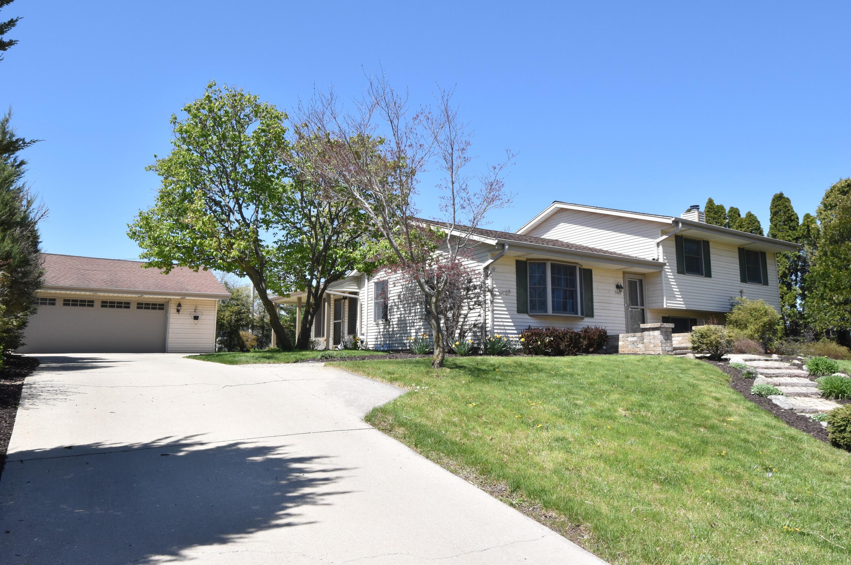 5449 25th St, Milwaukee WI  53221-3715 exterior