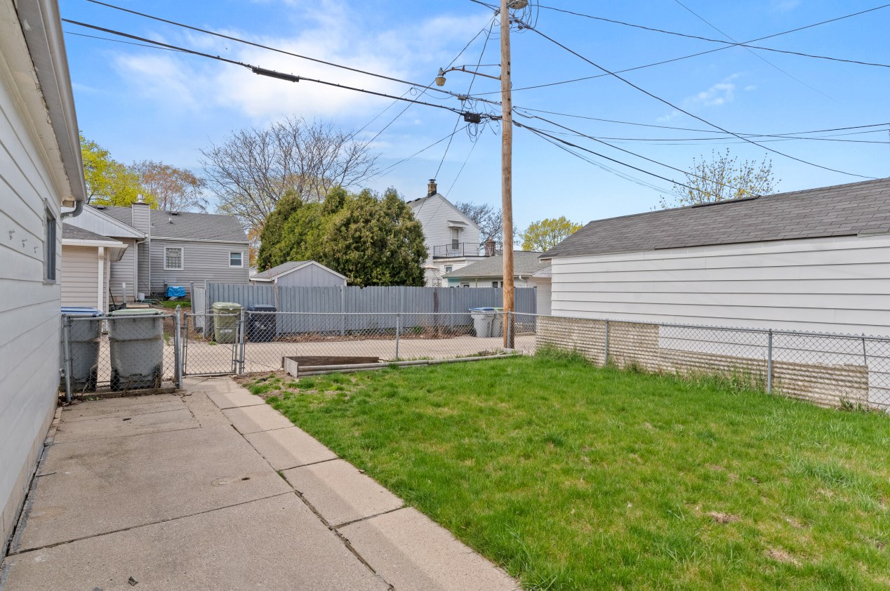 3163 22nd St, Milwaukee WI  53215-4404 exterior