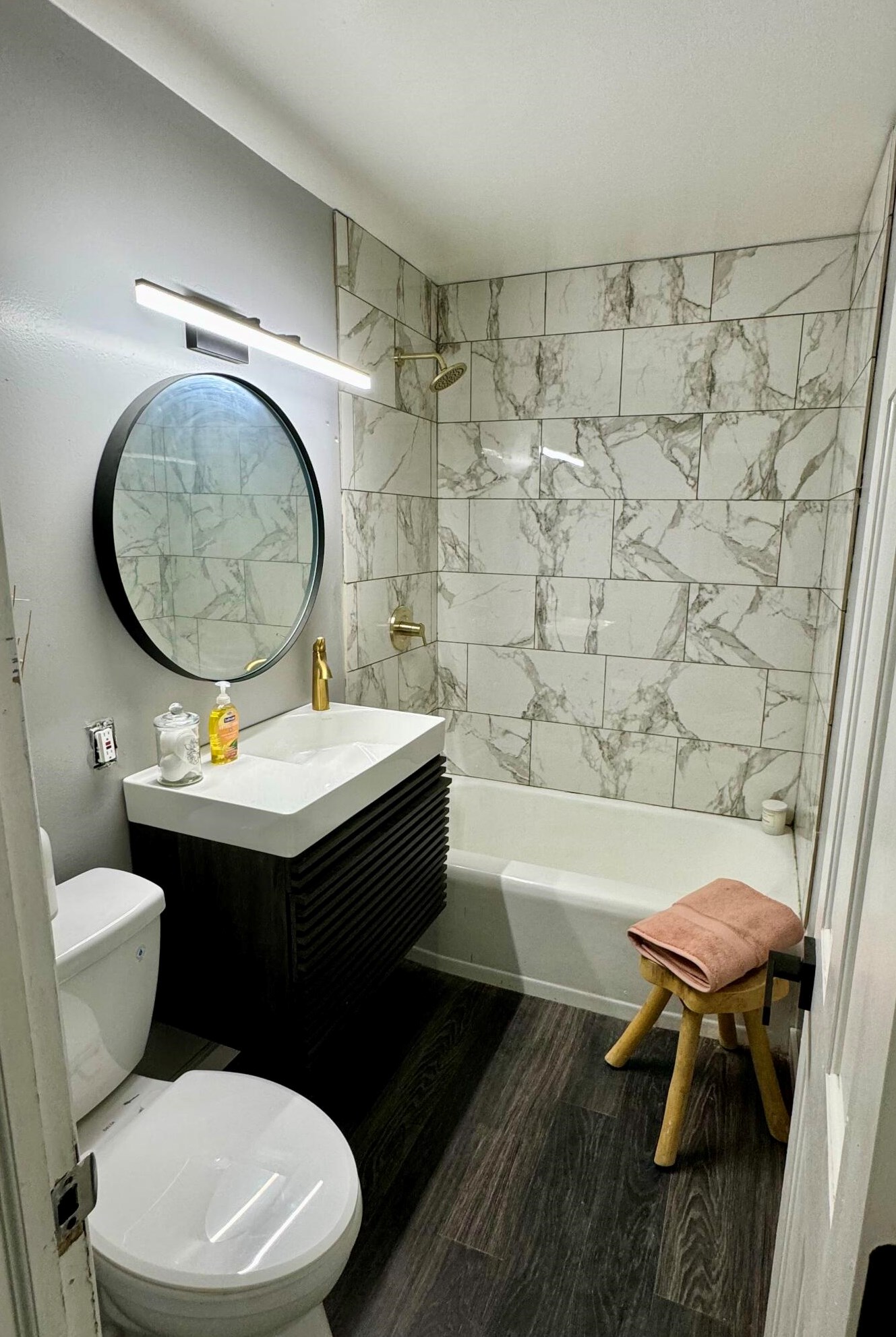 7271 Seneca Ave, Milwaukee WI 53217-3870 exterior