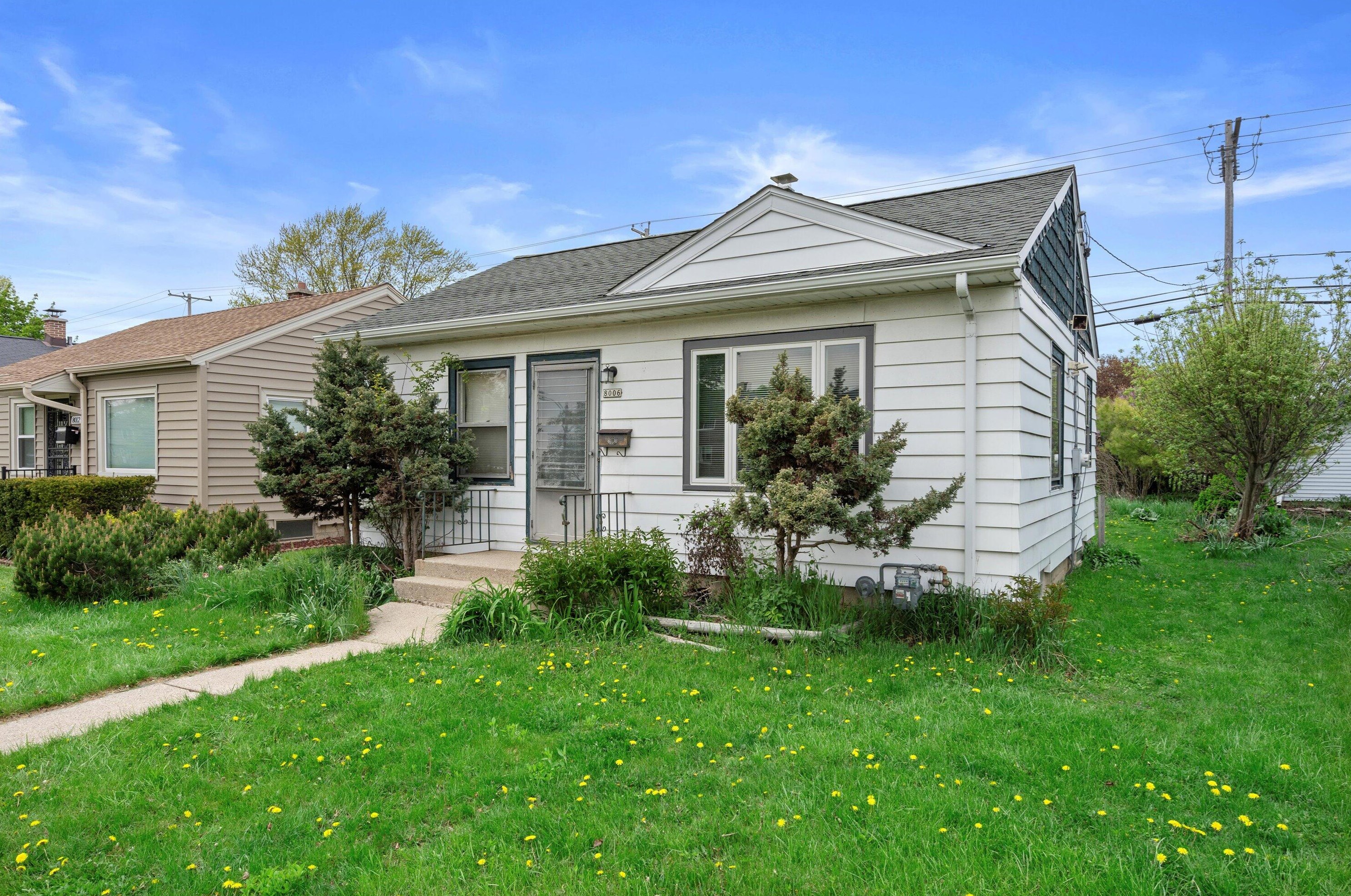 8006 Burleigh St, Milwaukee WI 53222-4919 exterior