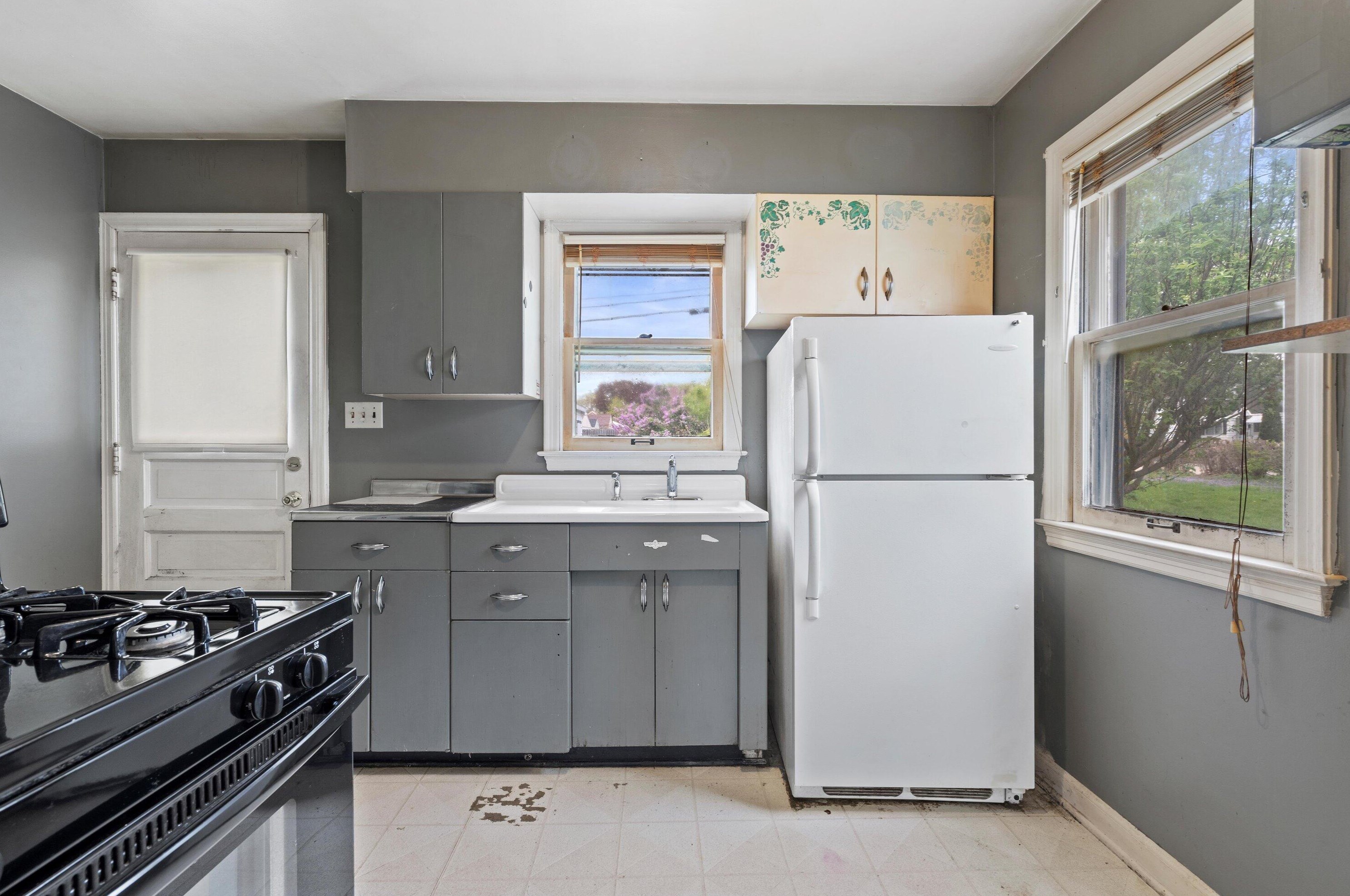 8006 Burleigh St, Milwaukee WI 53222-4919 exterior