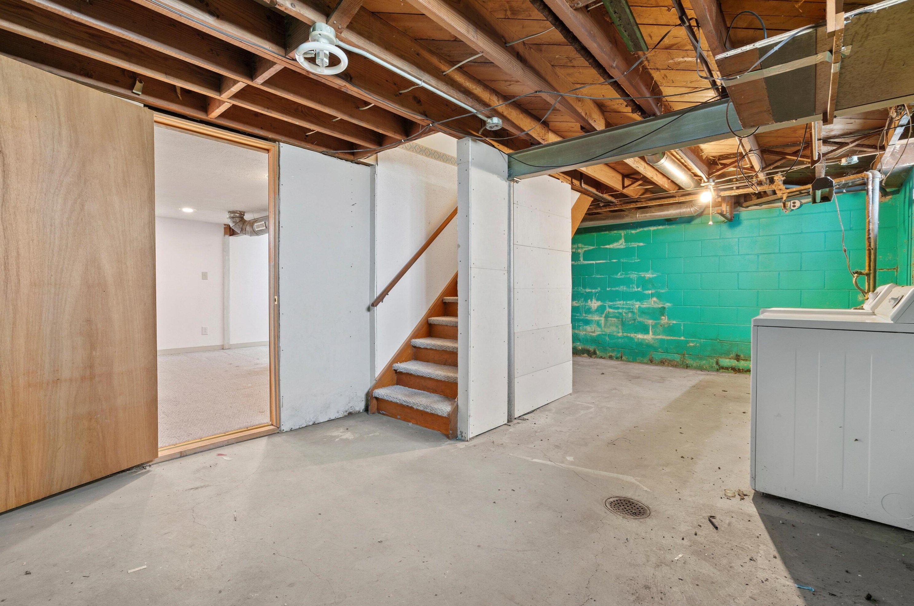 8006 Burleigh St, Milwaukee WI 53222-4919 exterior