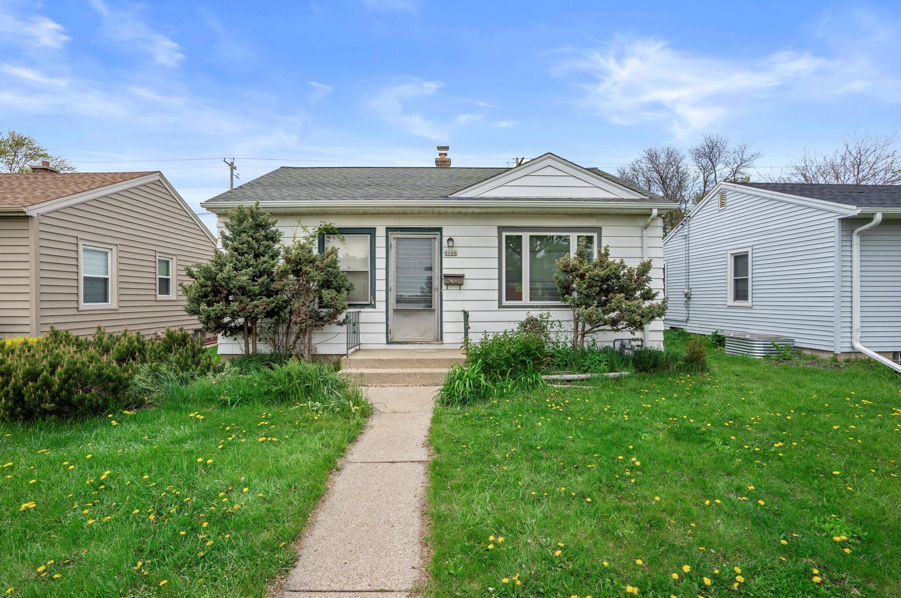 8006 Burleigh St, Milwaukee WI 53222-4919 exterior