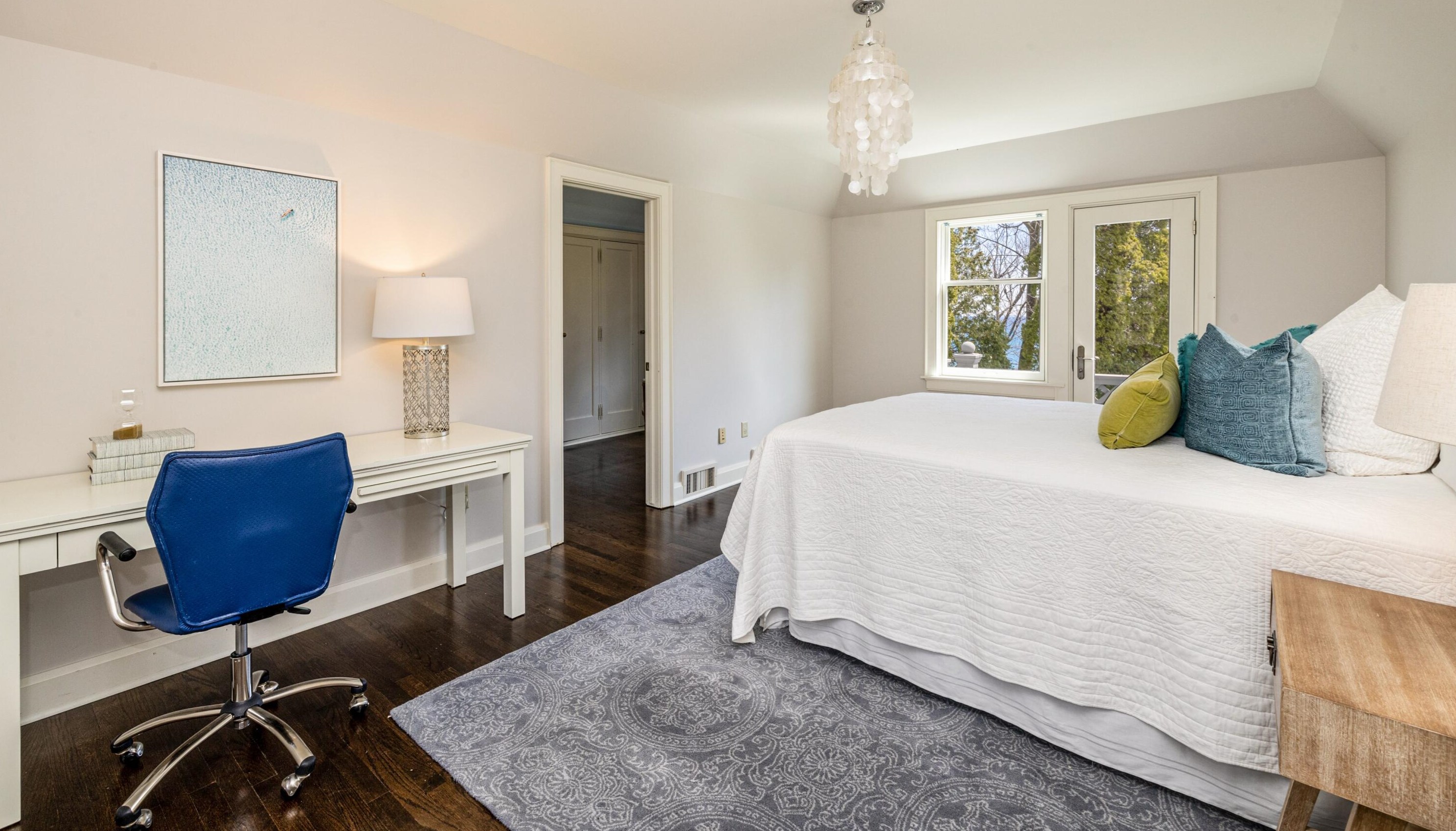 9400 Lk Dr, Milwaukee WI 53202-1251 exterior