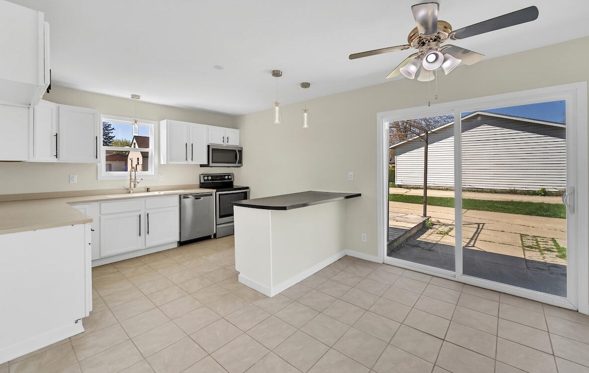 5035 39 Ave, Kenosha WI 53144-2635 exterior