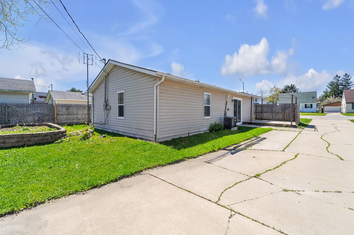 5035 39 Ave, Kenosha WI 53144-2635 exterior