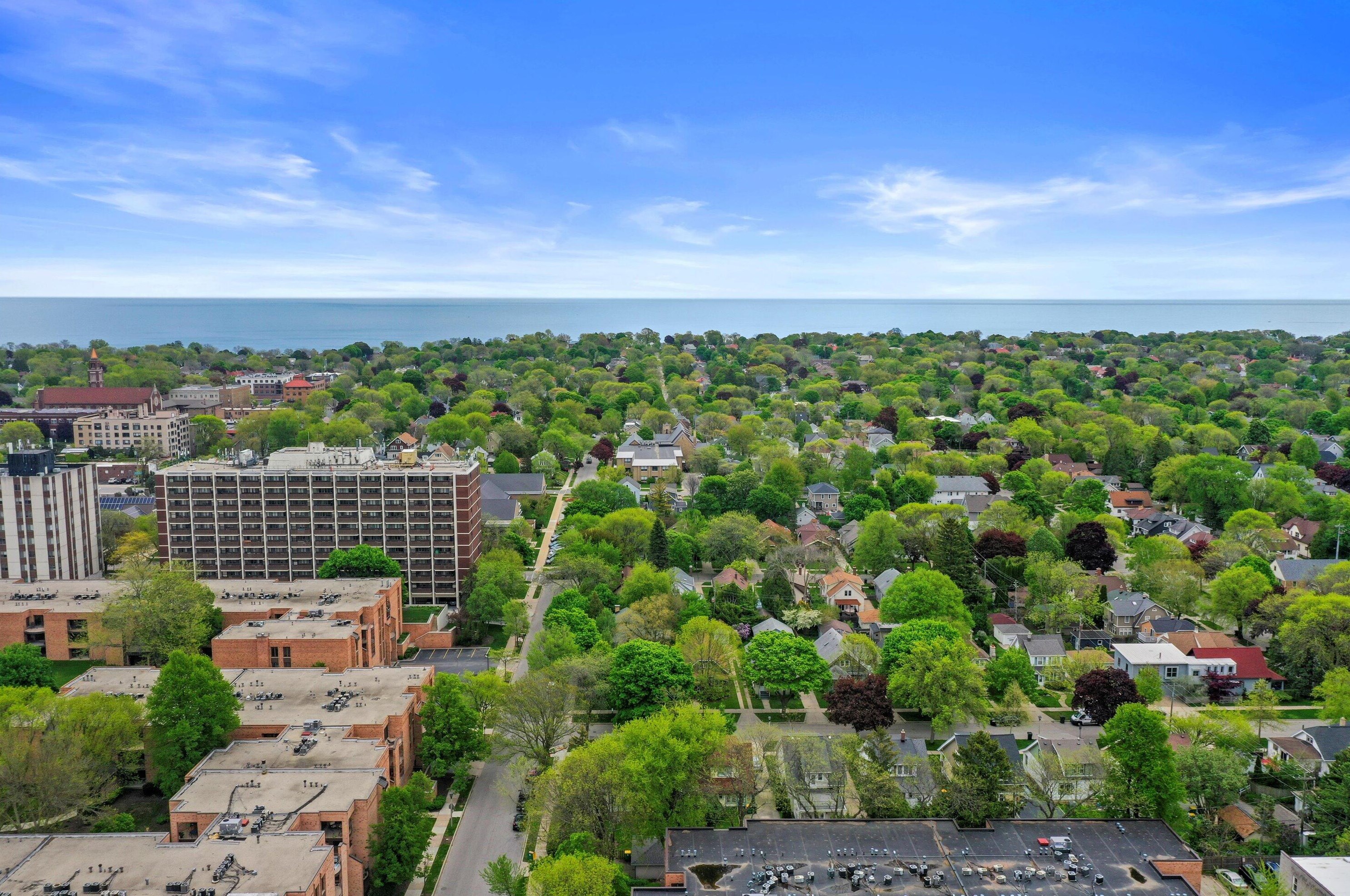 3837 Cramer St, Milwaukee WI 53211-2508 exterior