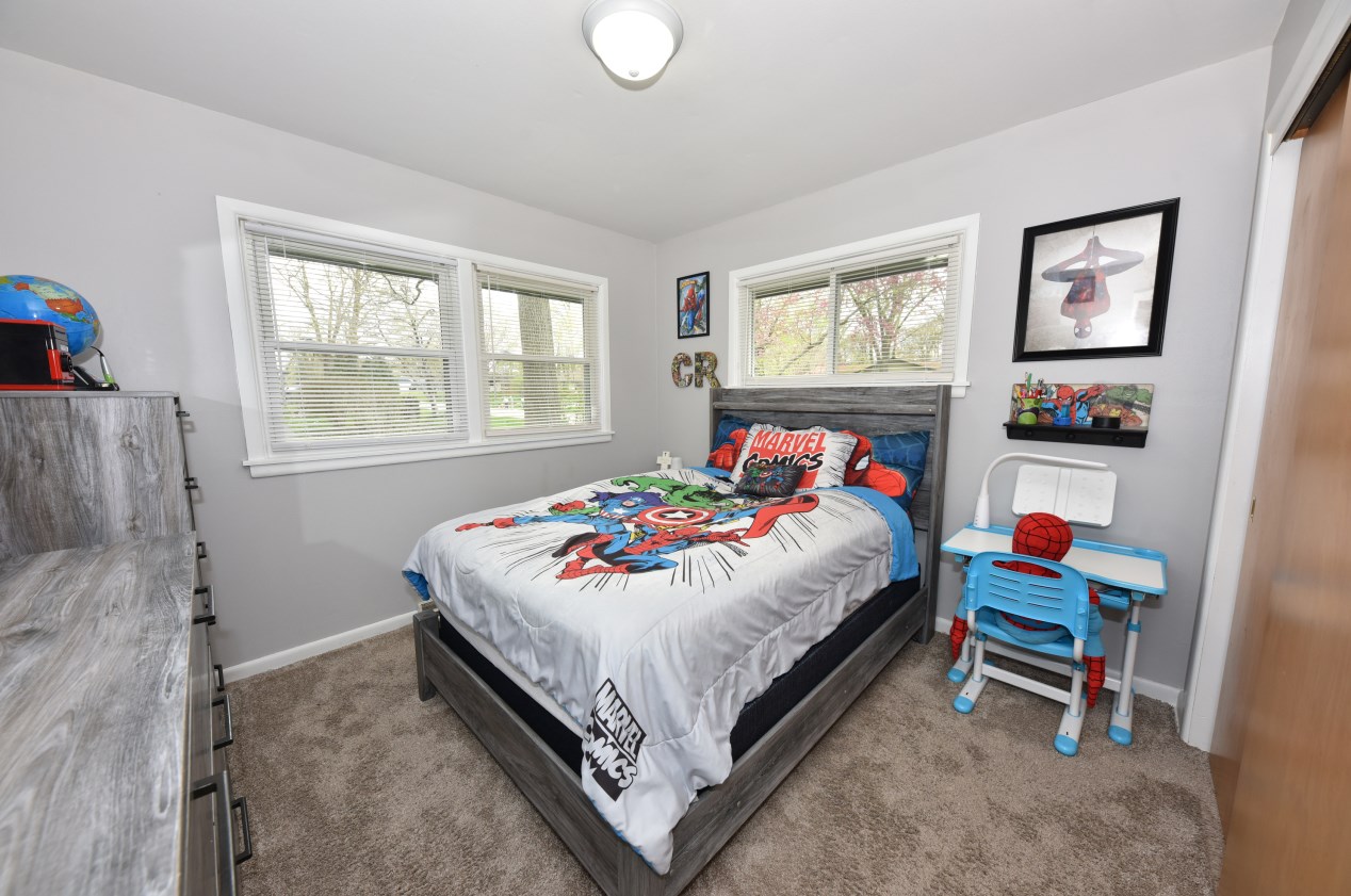 4990 Donna Dr, Milwaukee WI  53223-3134 exterior