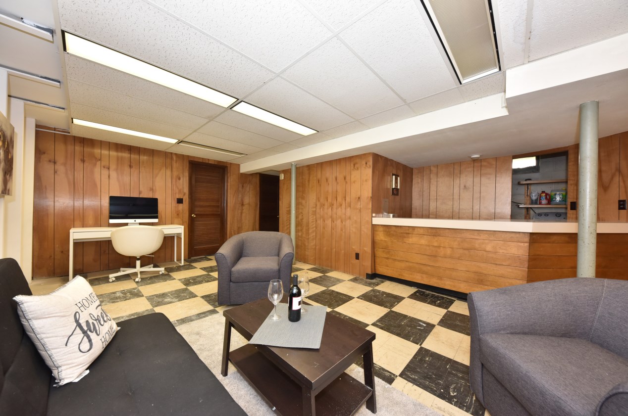 4990 Donna Dr, Milwaukee WI  53223-3134 exterior
