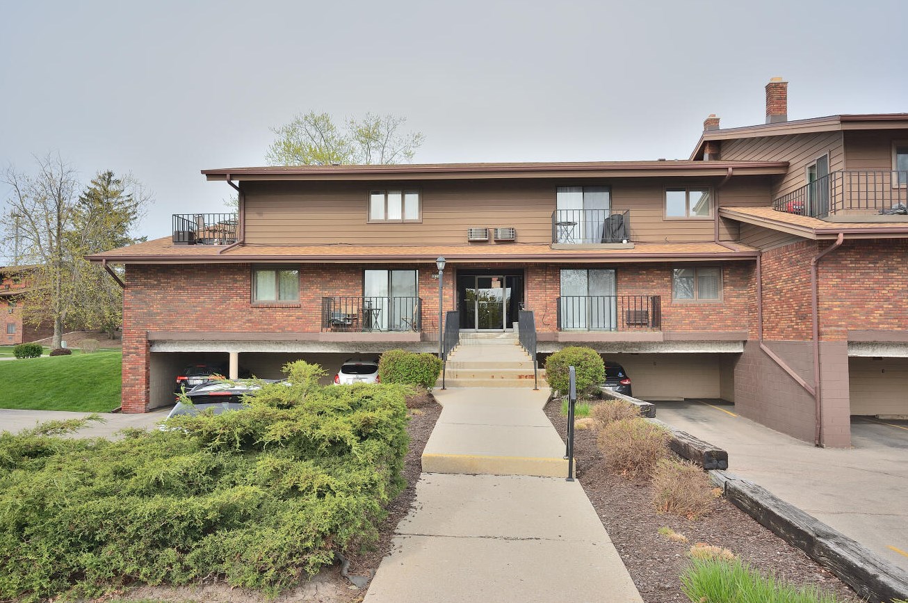 4035 84th St, Milwaukee WI  53228-2335 exterior