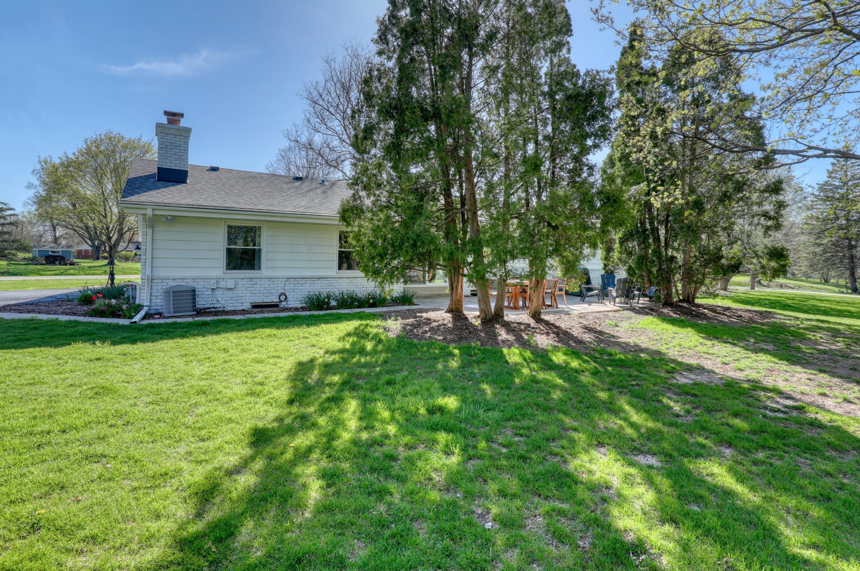 18200 Redvere Dr, Brookfield WI  53045-1101 exterior