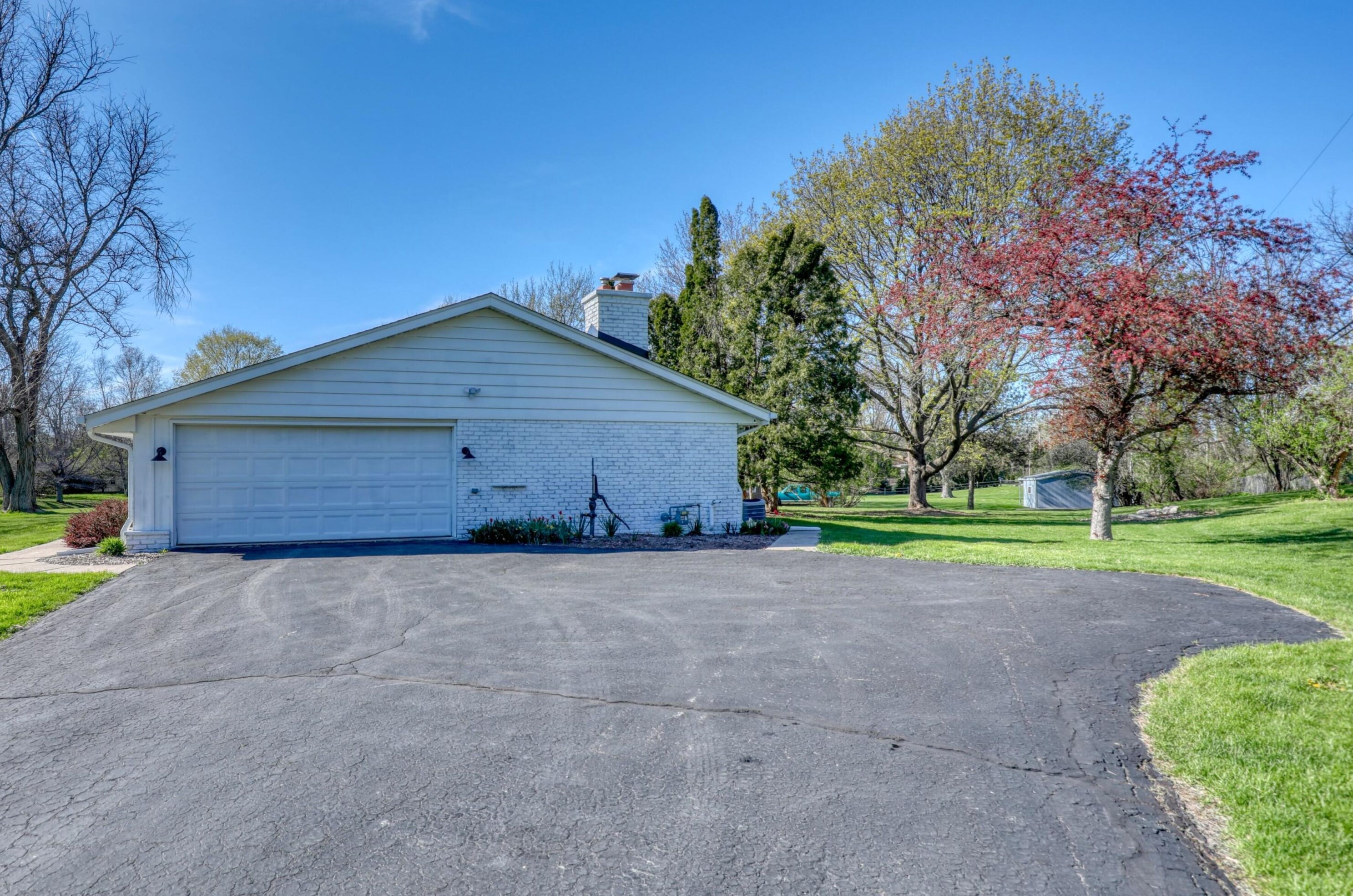 18200 Redvere Dr, Brookfield WI  53045-1101 exterior