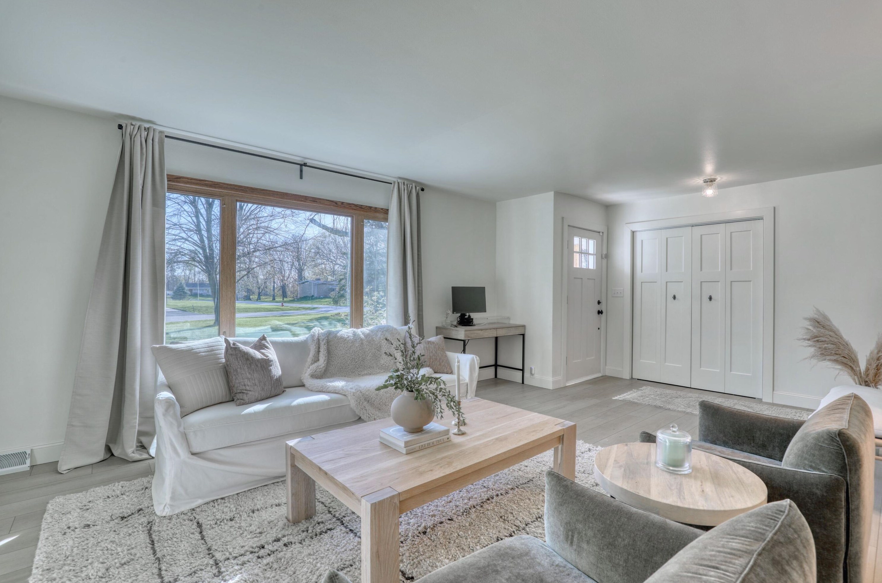 18200 Redvere Dr, Brookfield WI  53045-1101 exterior