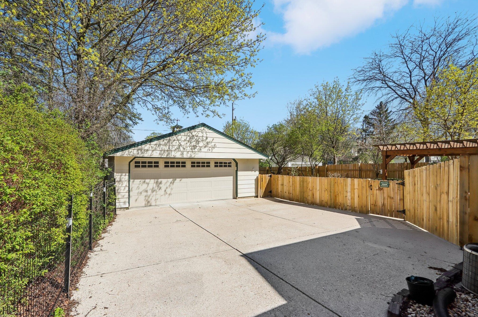 8034 Regent Rd, Milwaukee WI  53217-2730 exterior
