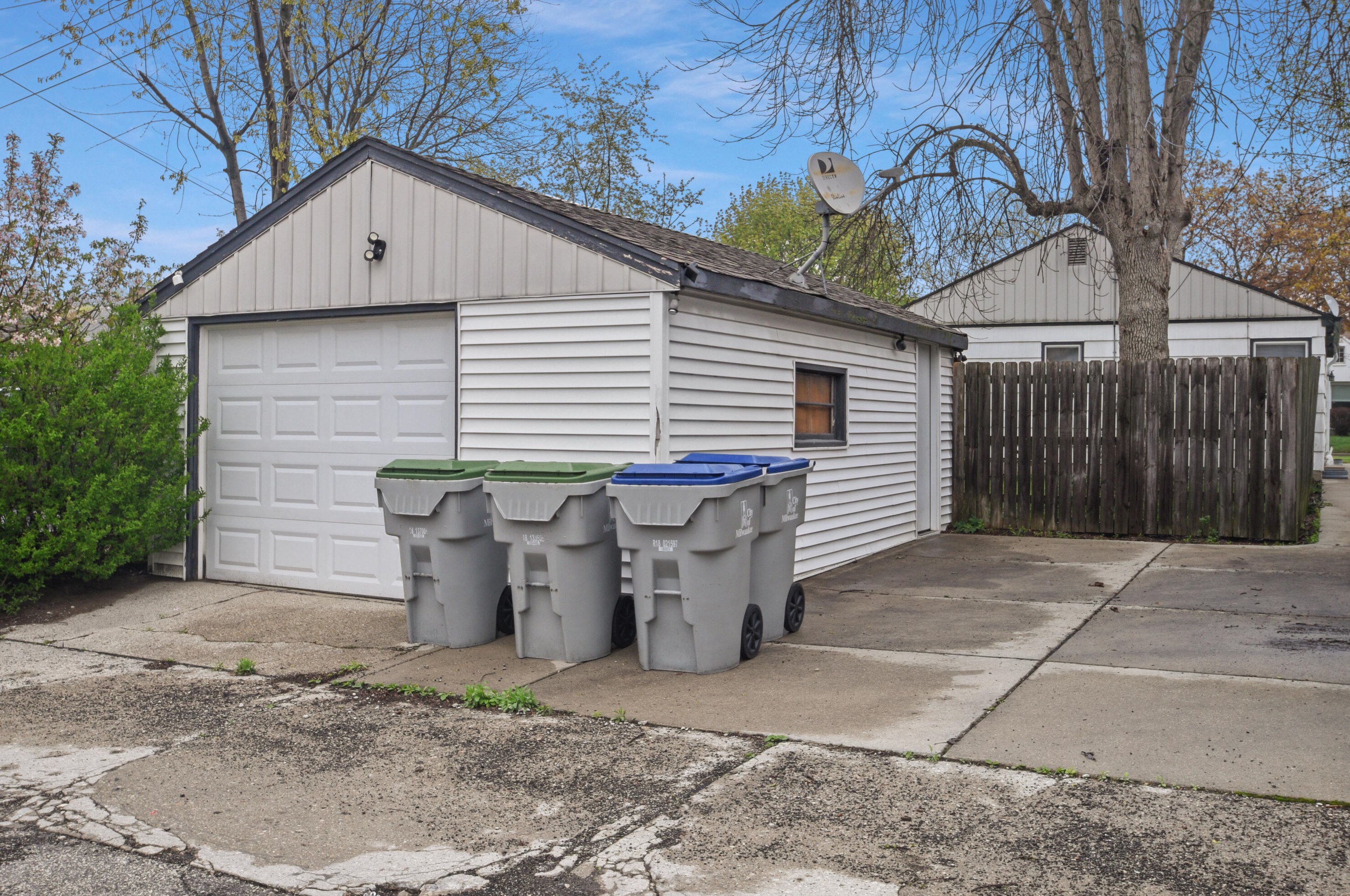 3841 81st St, Milwaukee WI  53222-2929 exterior