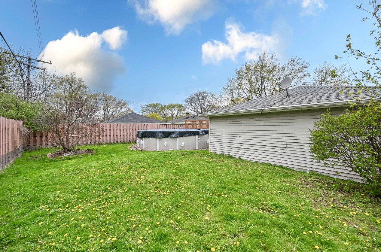 10513 Caldwell Ave, Milwaukee WI  53225-3259 exterior