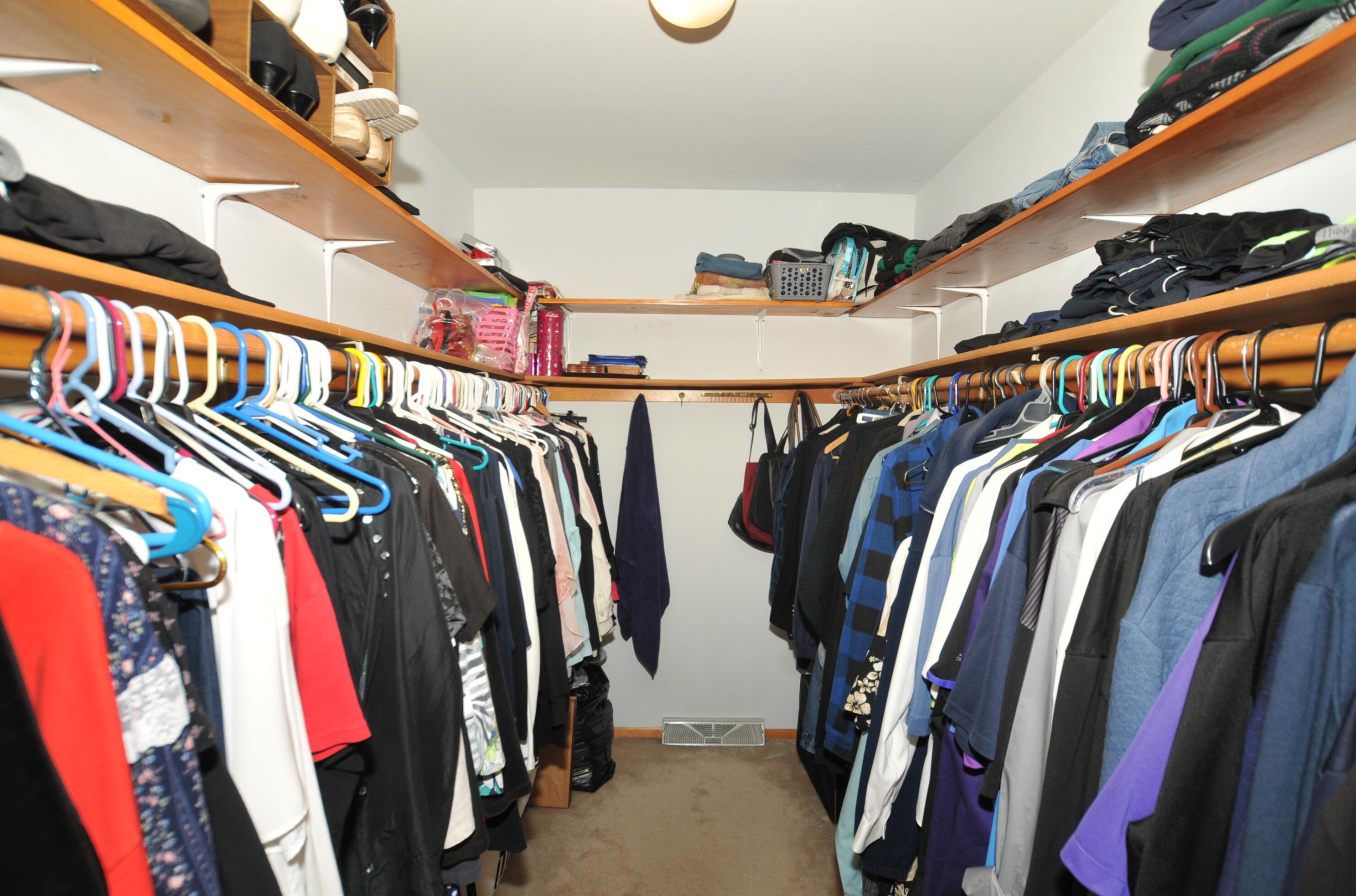 3830 Oakridge Ct, Milwaukee WI 53228-1367 exterior