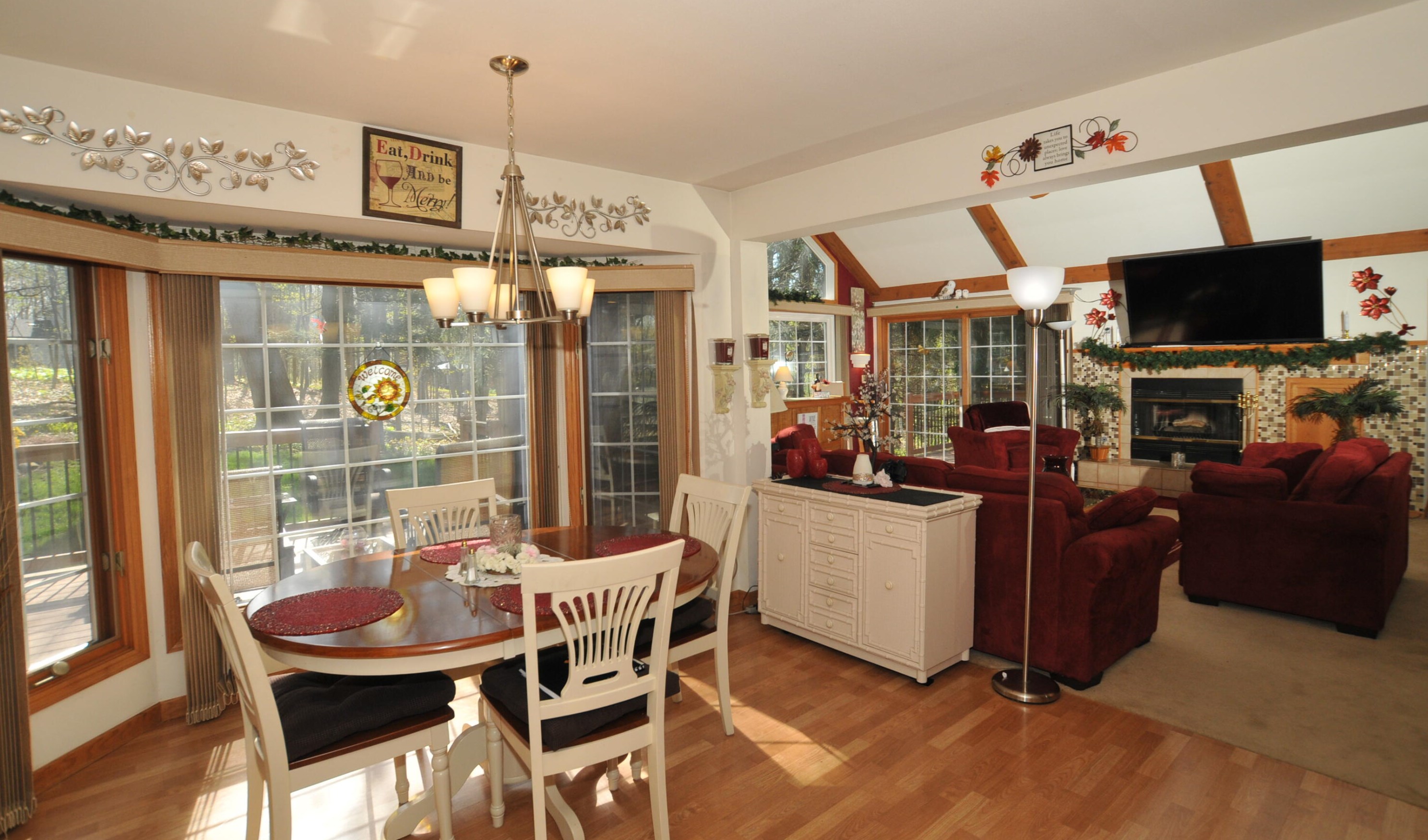 3830 Oakridge Ct, Milwaukee WI 53228-1367 exterior