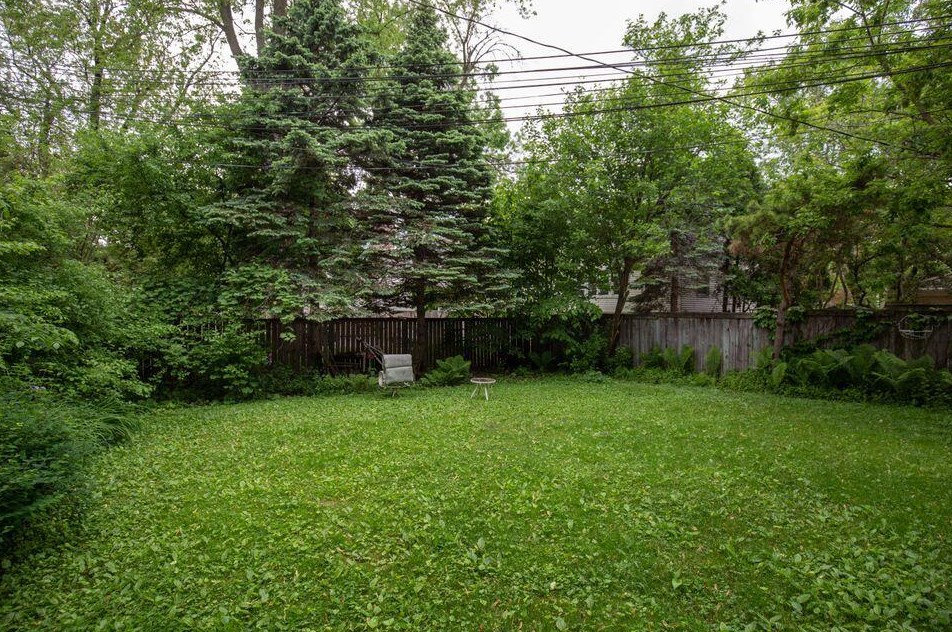 2119 Kenilworth Pl, Milwaukee WI  53202-1326 exterior