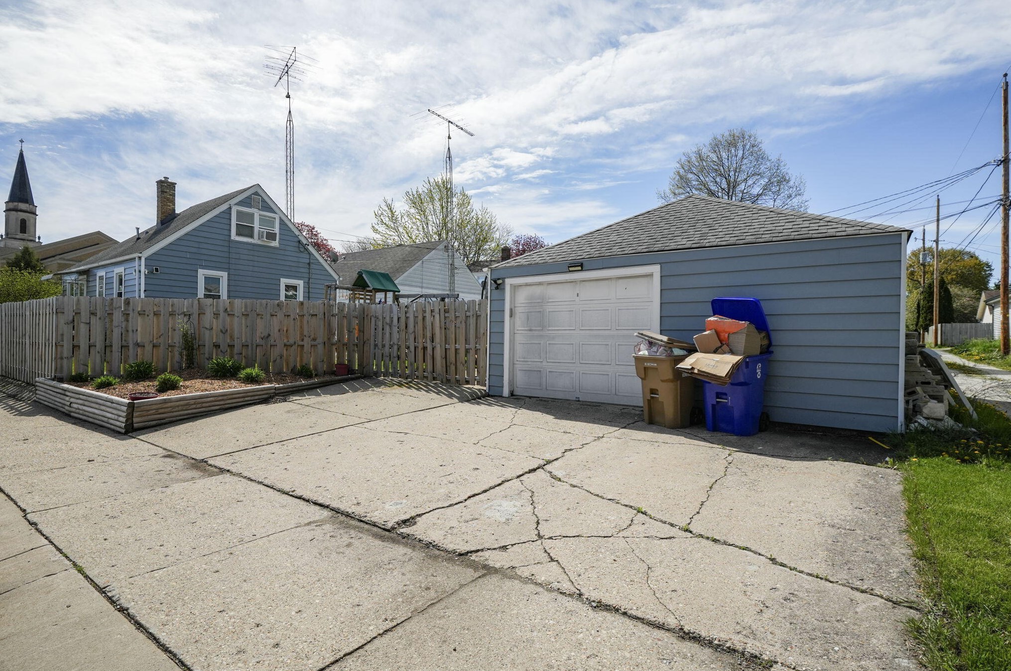 7300 40th Ave, Kenosha WI  53142-1938 exterior