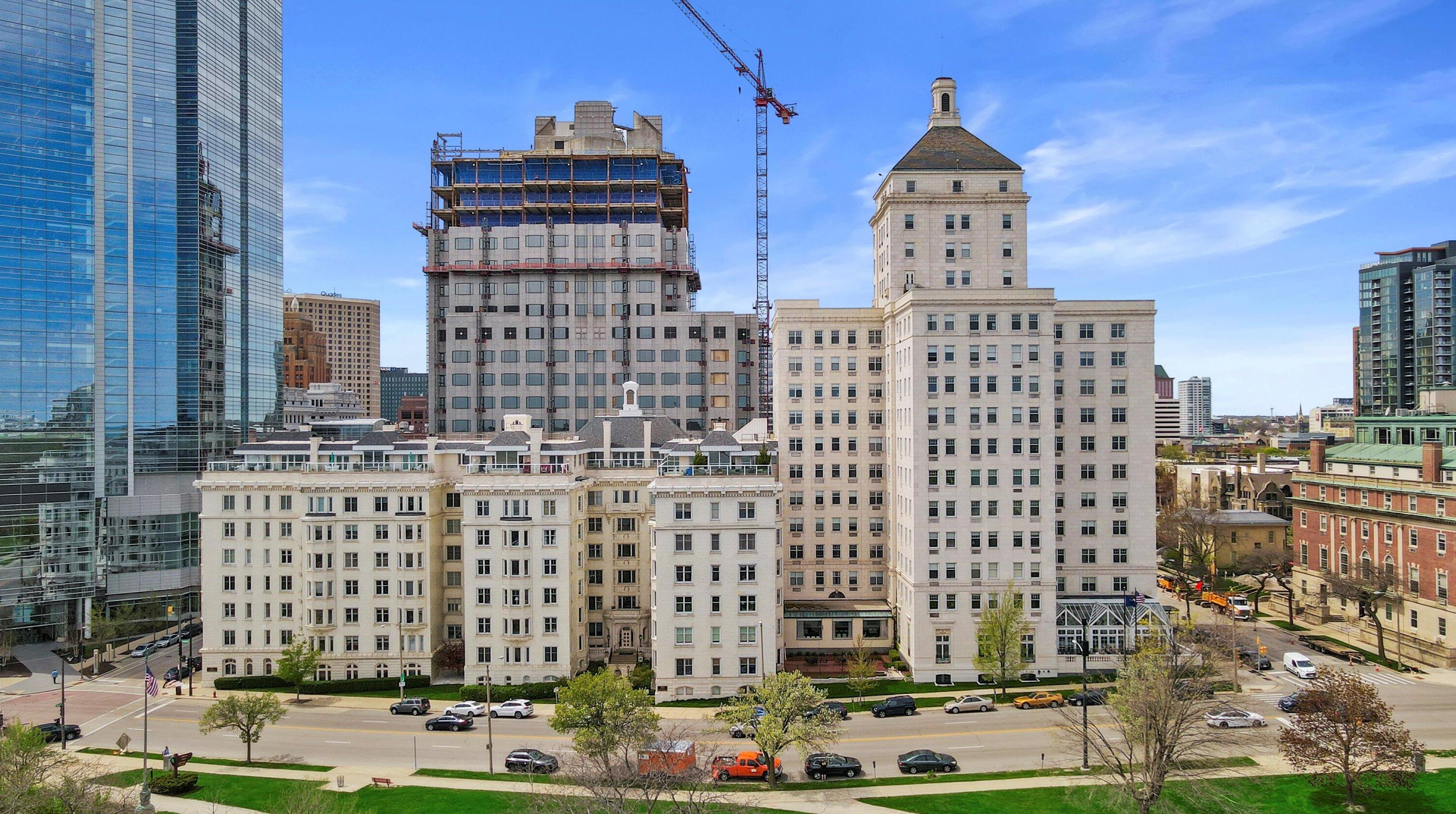 777 Prospect Ave, Milwaukee WI 53202-4000 exterior