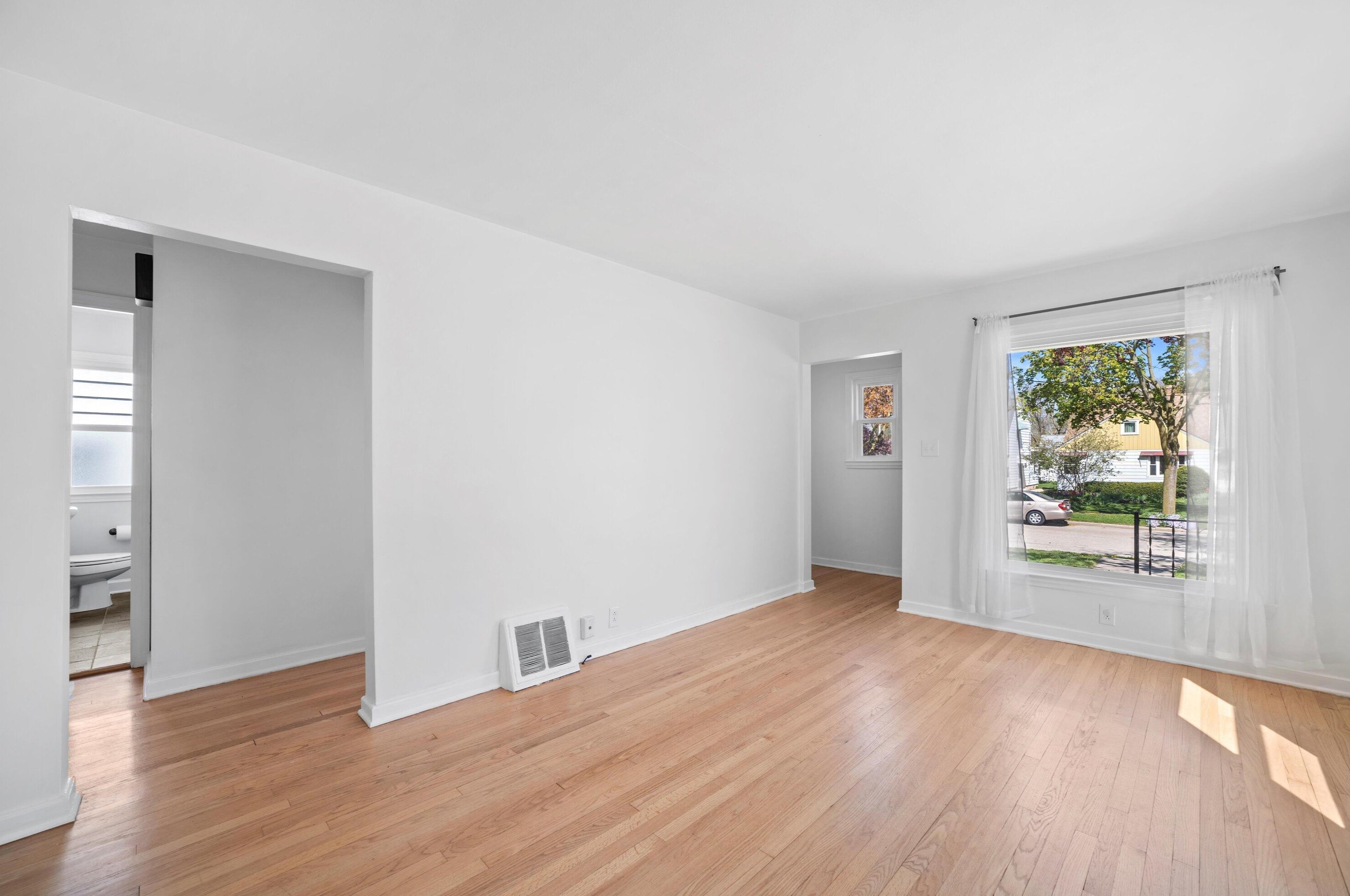 3229 88th St, Milwaukee WI  53222-3603 exterior